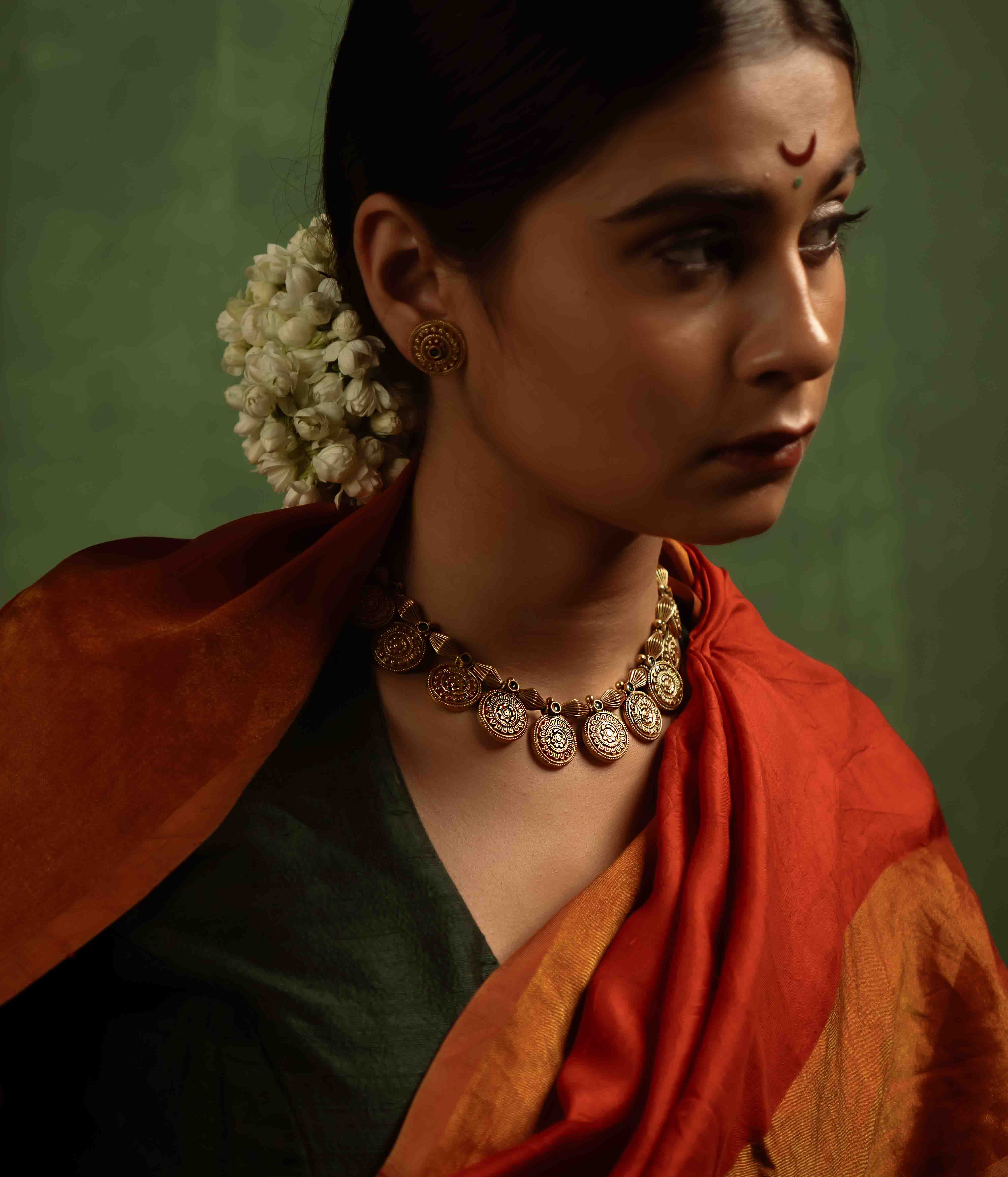 Tradition reimagined! Gulbahar necklace (gold-plated silver) honors Kolhapuri craftsmanship, blending heritage and contemporary elegance. A timeless treasure for today’s woman.