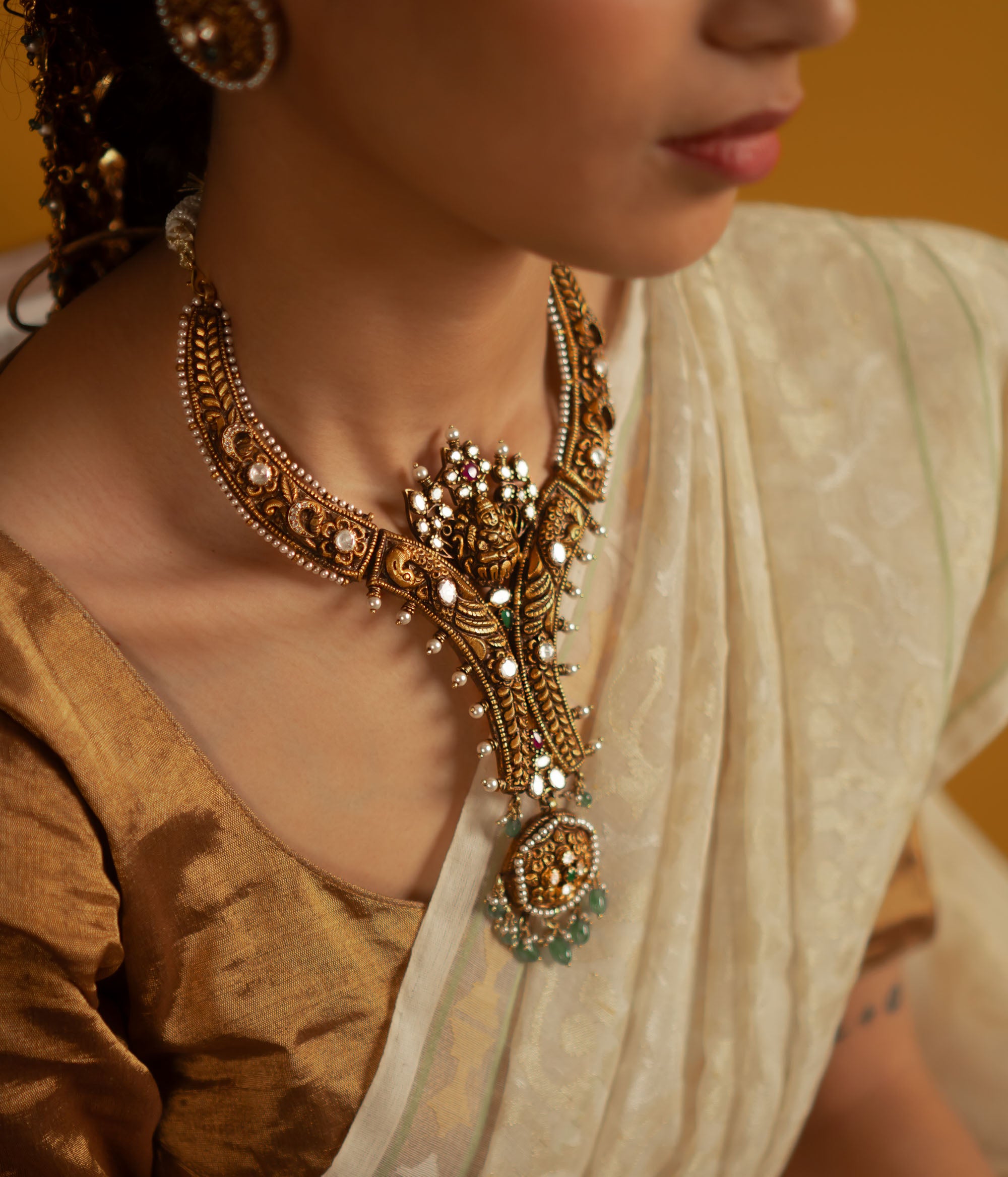 DivasMantra Aadhya Necklace – Elegant gold-plated Kundan necklace for brides
