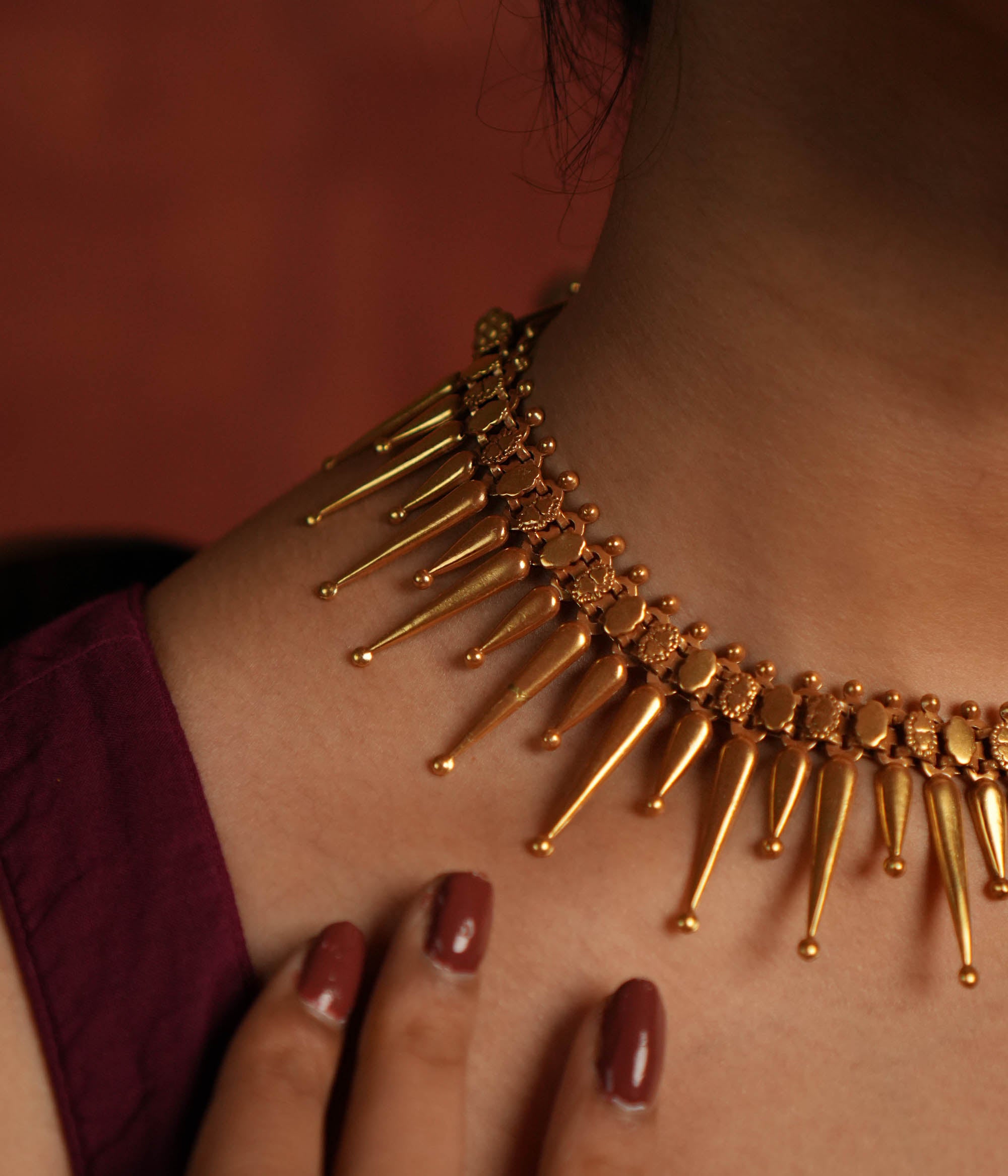 Versatile silver necklace for elegant styling