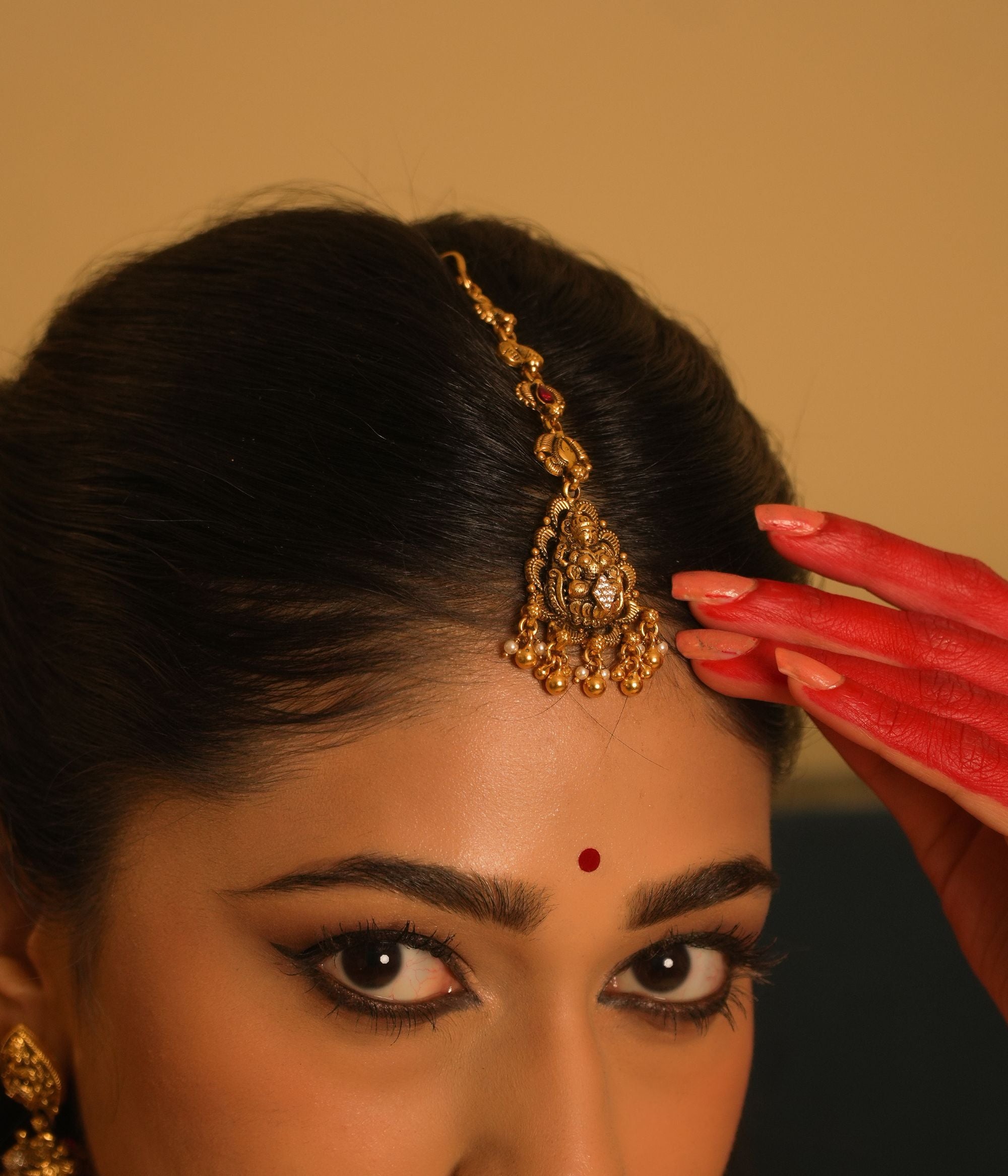 Handcrafted-silver-jewellery-tikka-Chennai.jpg