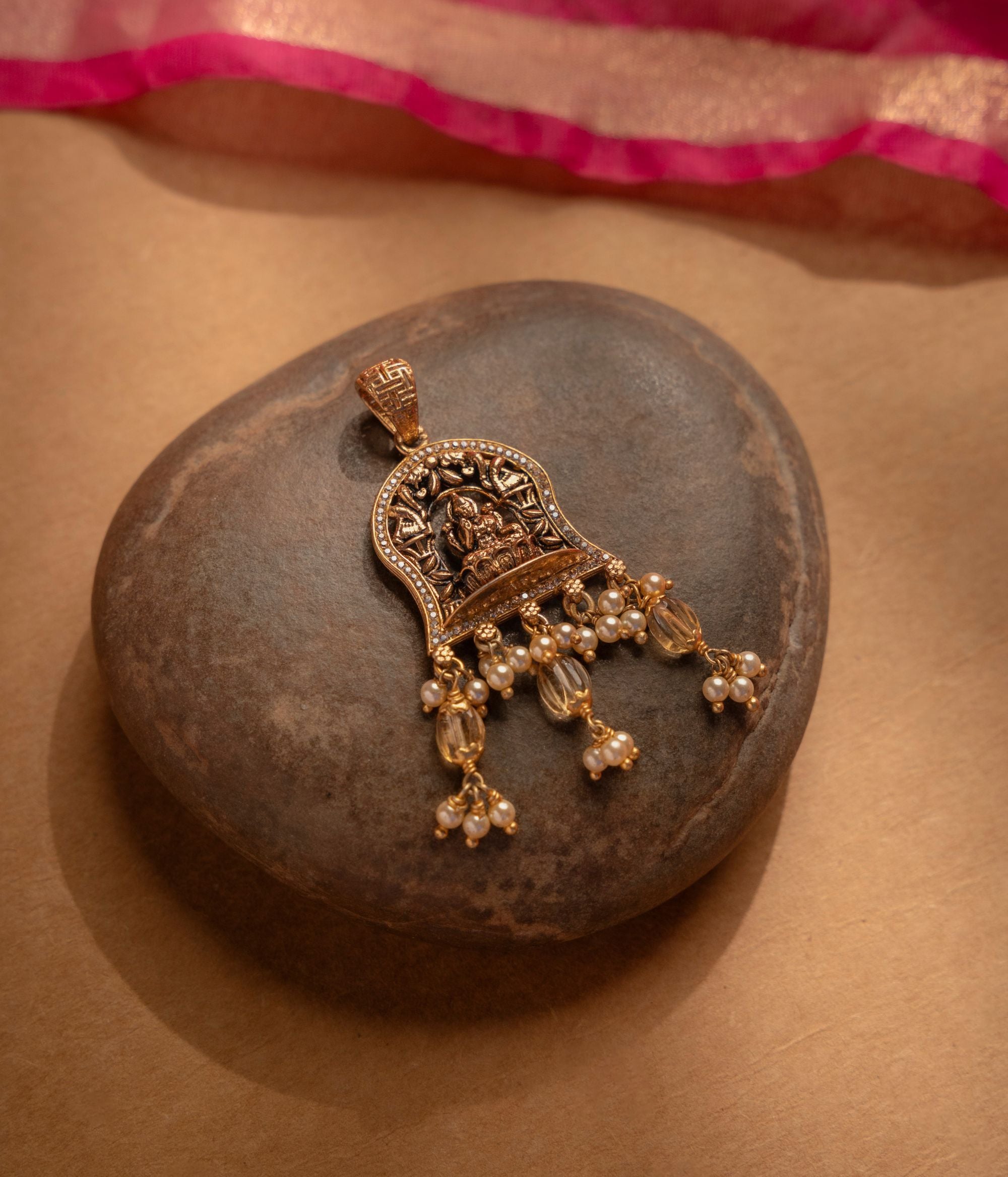 Handcrafted-silver-jewellery-pendant-chennai.jpg