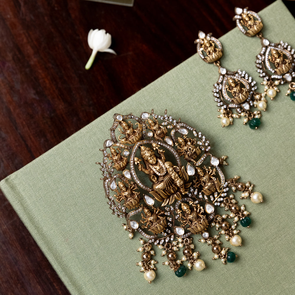 Akshara Victorian Pendant