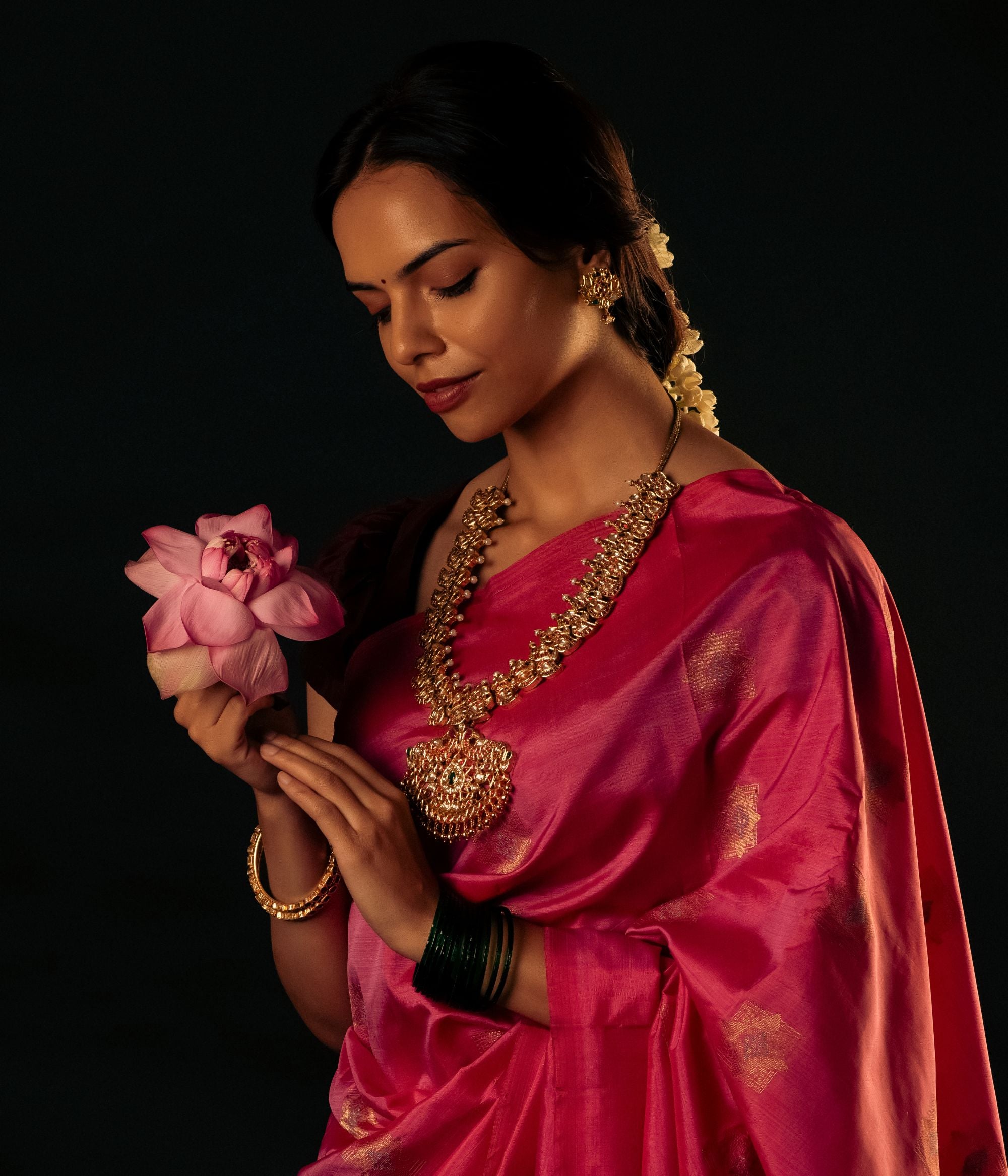 Indian heirloom-style necklace with precious stones,DivasMantra handcrafted necklace for weddings in Chennai