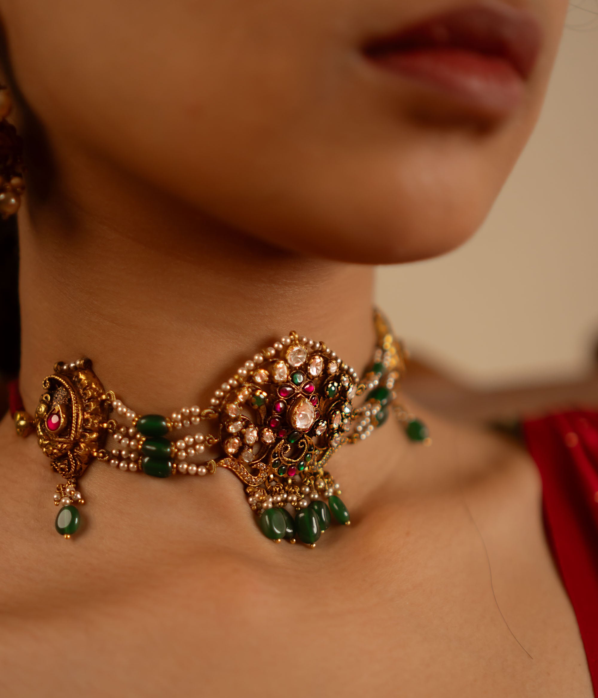 Silver jewelry with pearls and green beads for bridal wear