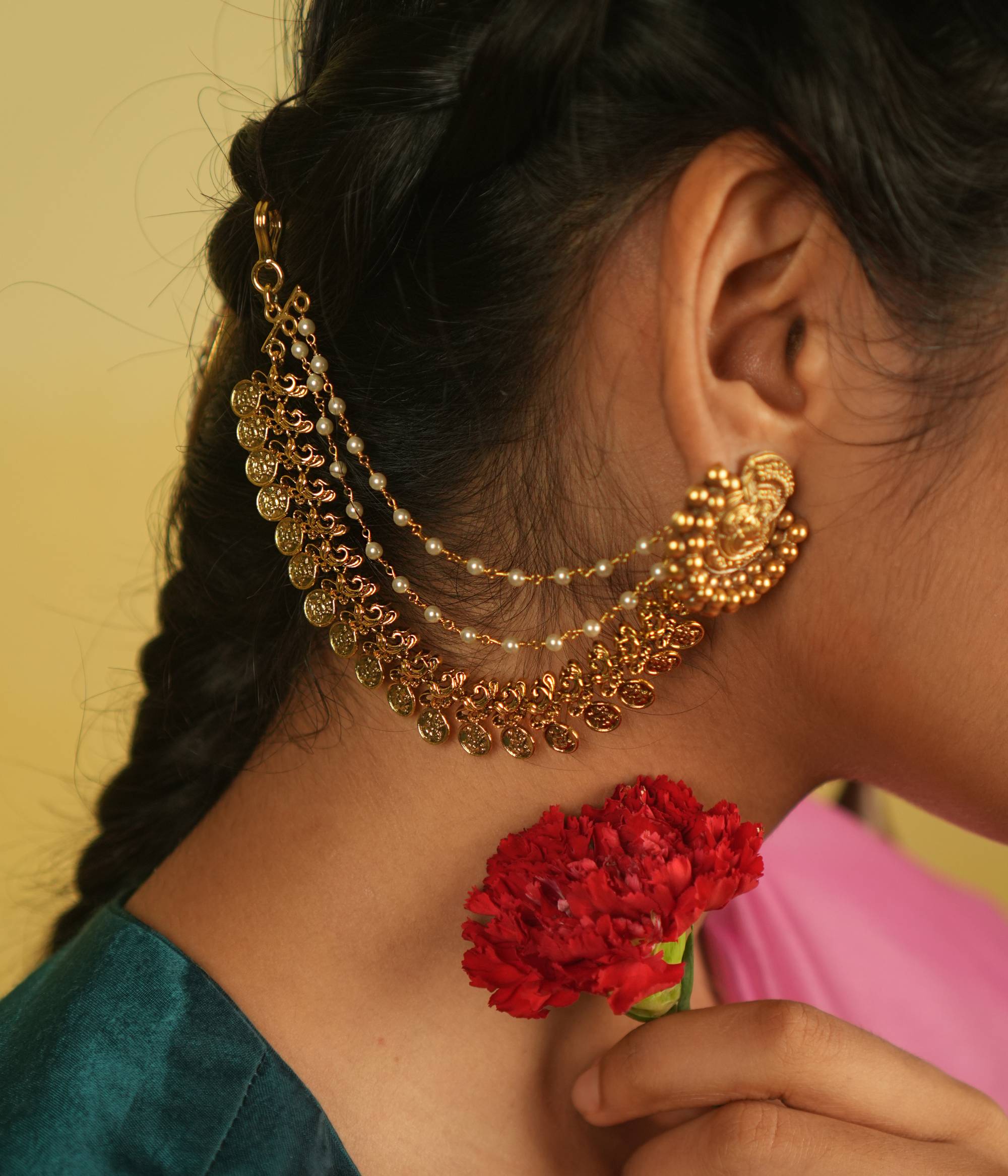 Minimalist gold-plated earchain earrings for women