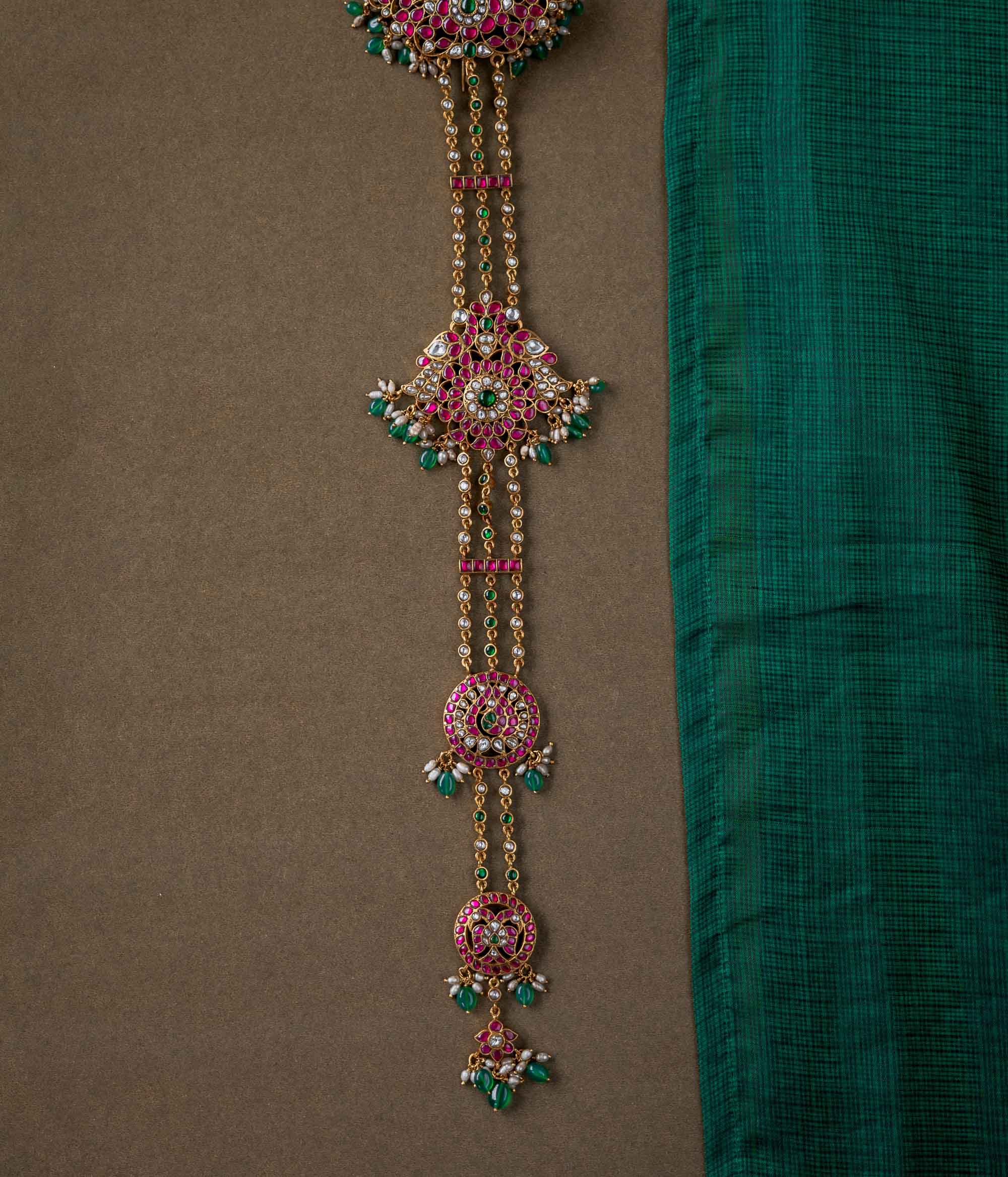 Red and green Kundan jadai ornament