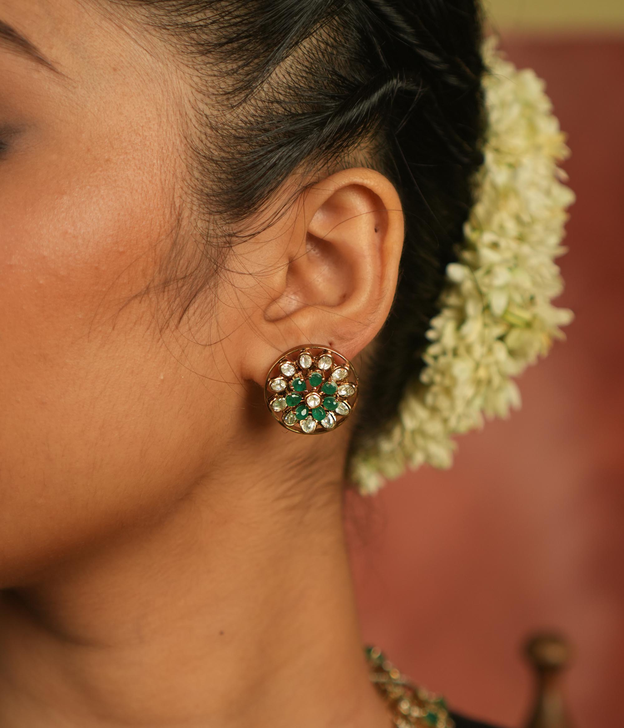 Handcrafted silver earrings with screw fastening