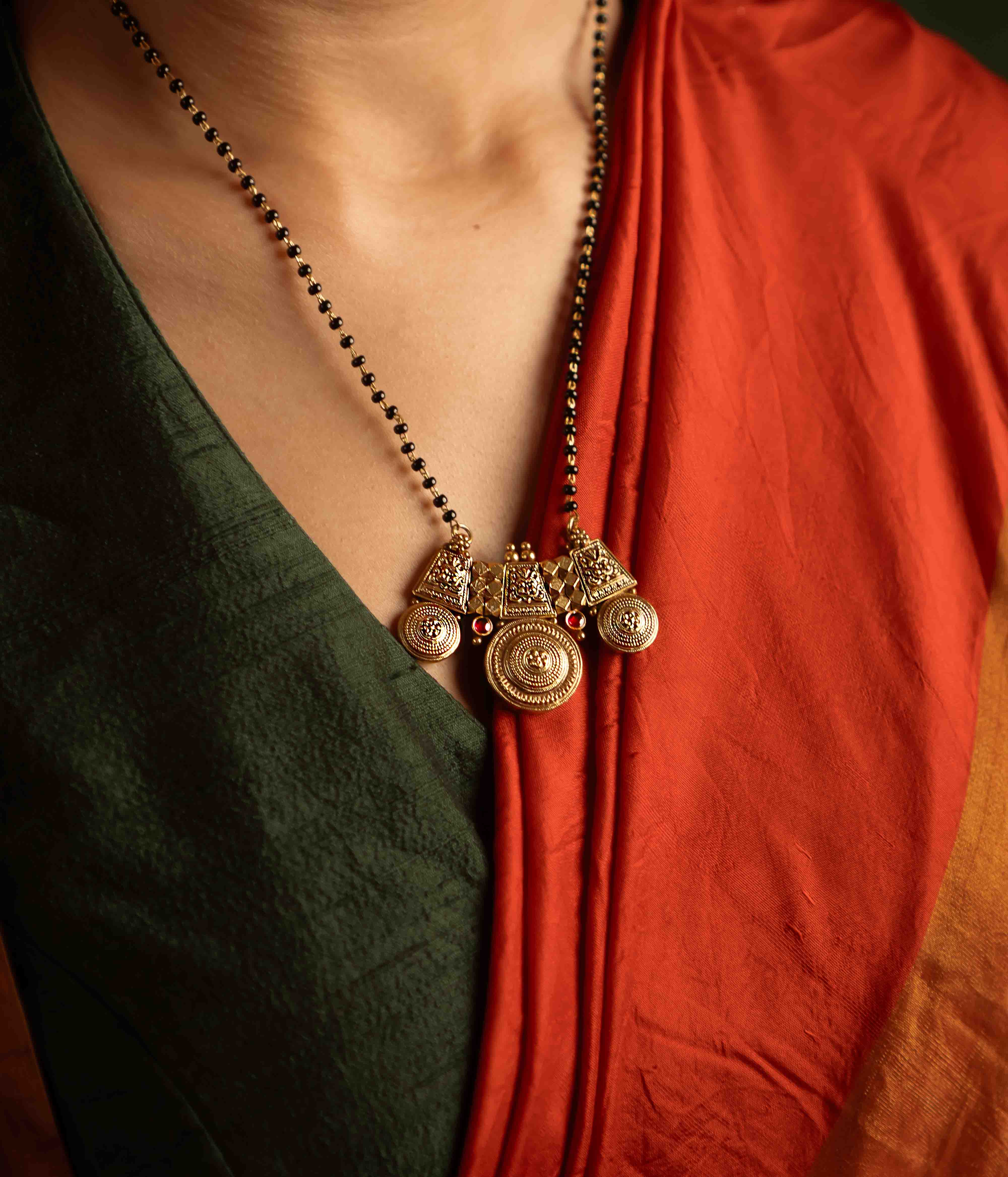 Black beaded silver chain with red Kundan centerpiece – Chennai jewelry