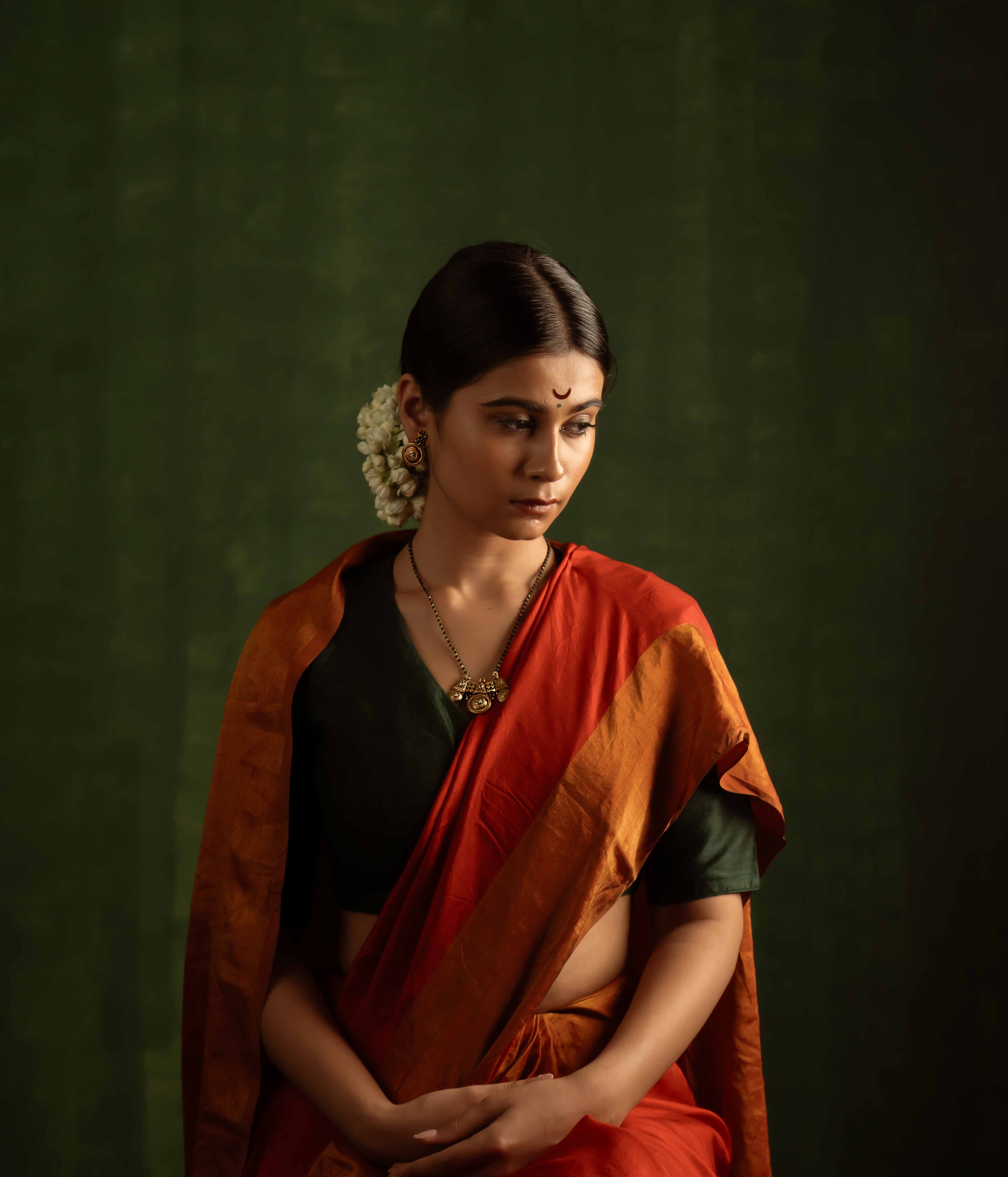 Heritage vows reimagined! The Asoniya gold-plated silver mangalsutra, adorned with black beads, beautifully symbolizes love and tradition—an everlasting heirloom of elegance.