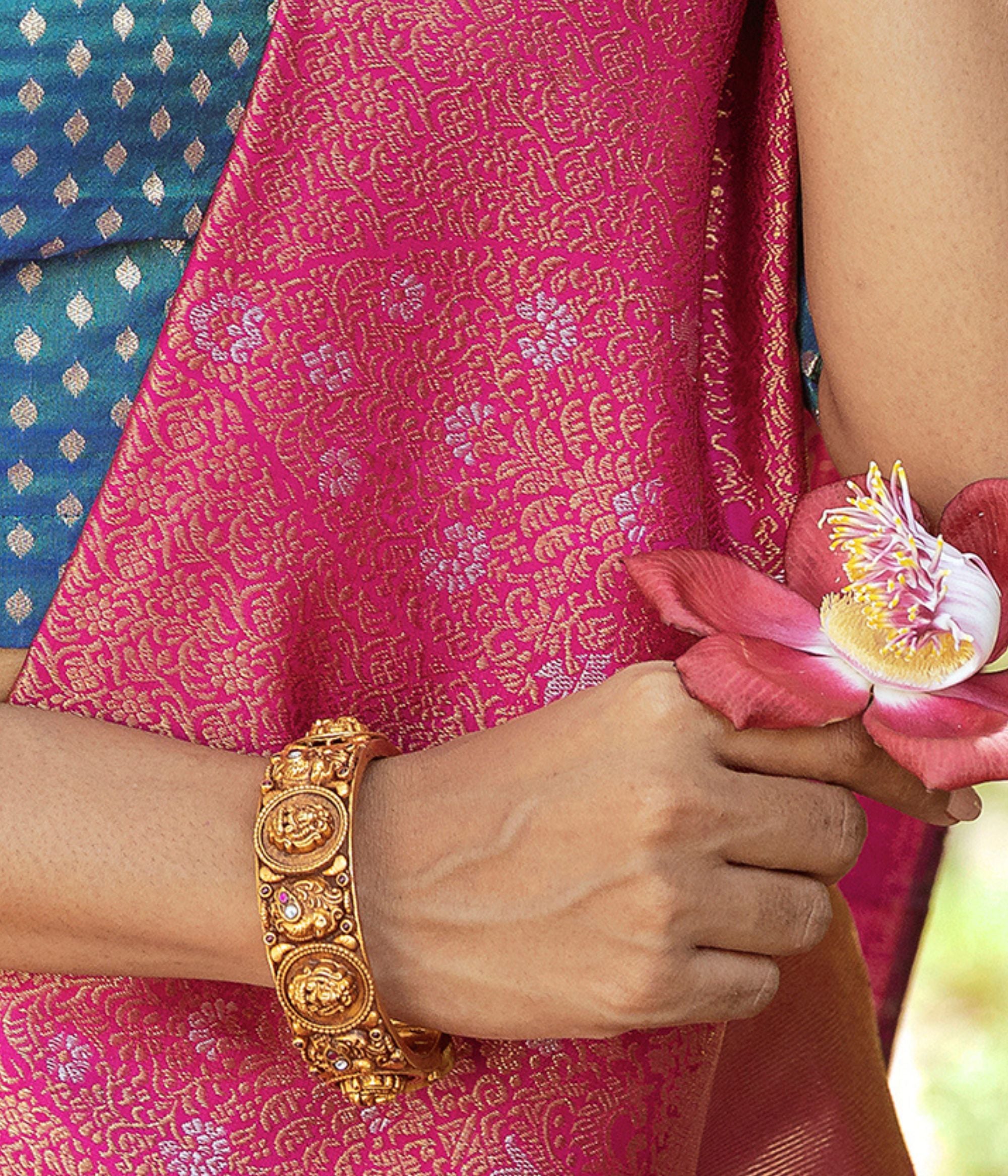 Avya Antique Nakshi Kada
