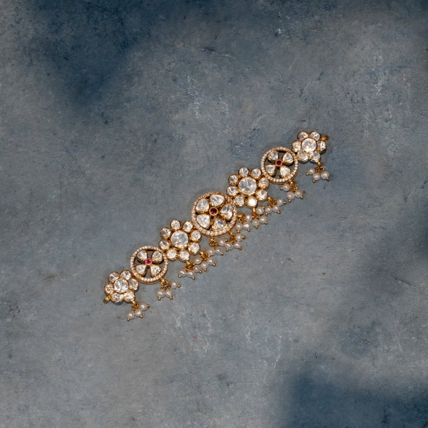 Aymmu Polki Choker with pearls in gold-plated silver
