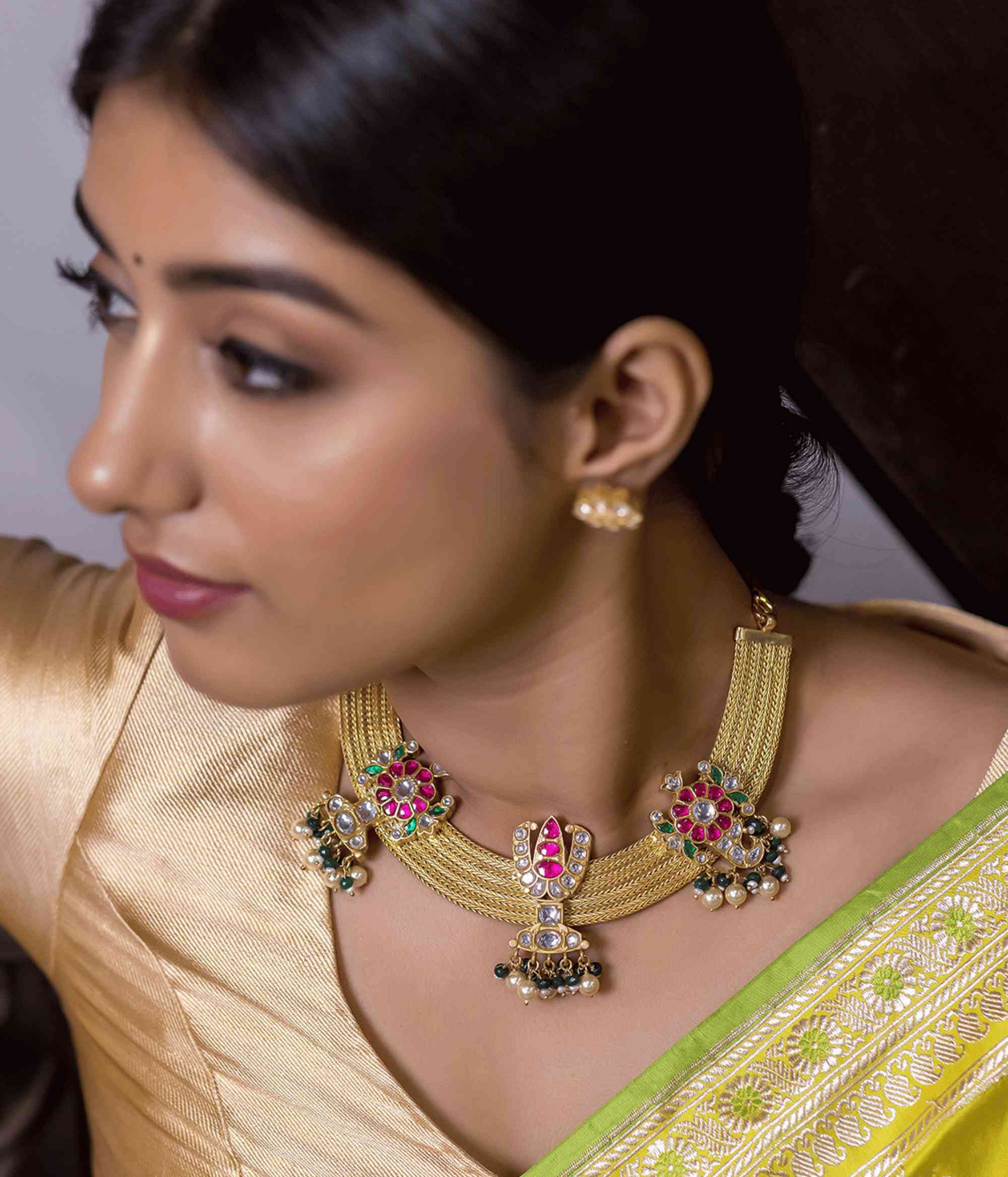 Close-up of Red and White Kundan Necklace – Bakshu by DivasMantra