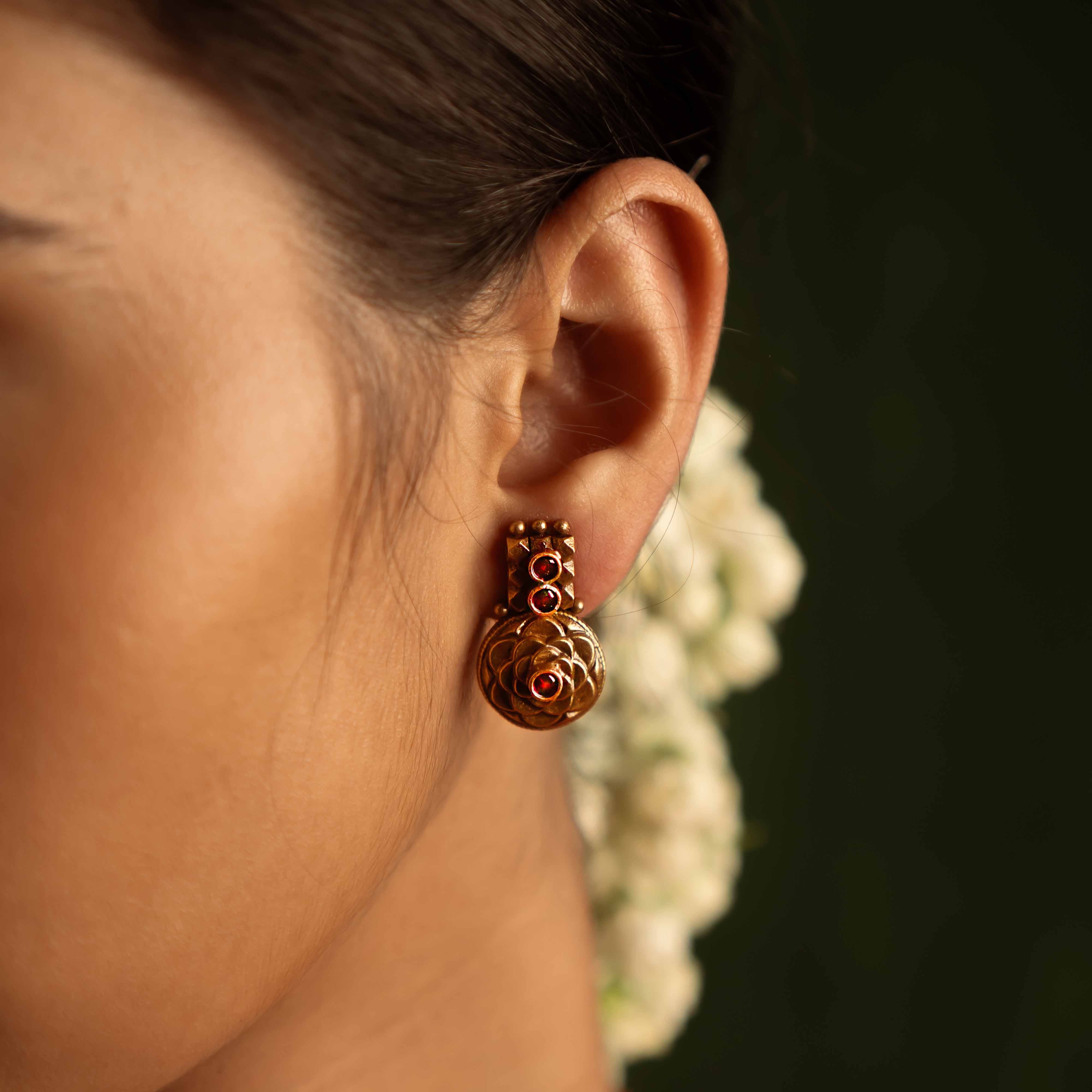 Echoes of tradition! Banphool earrings: Gold-plated silver adorned with cultural motifs, honoring India's artistry. A graceful touch of heritage for any style.