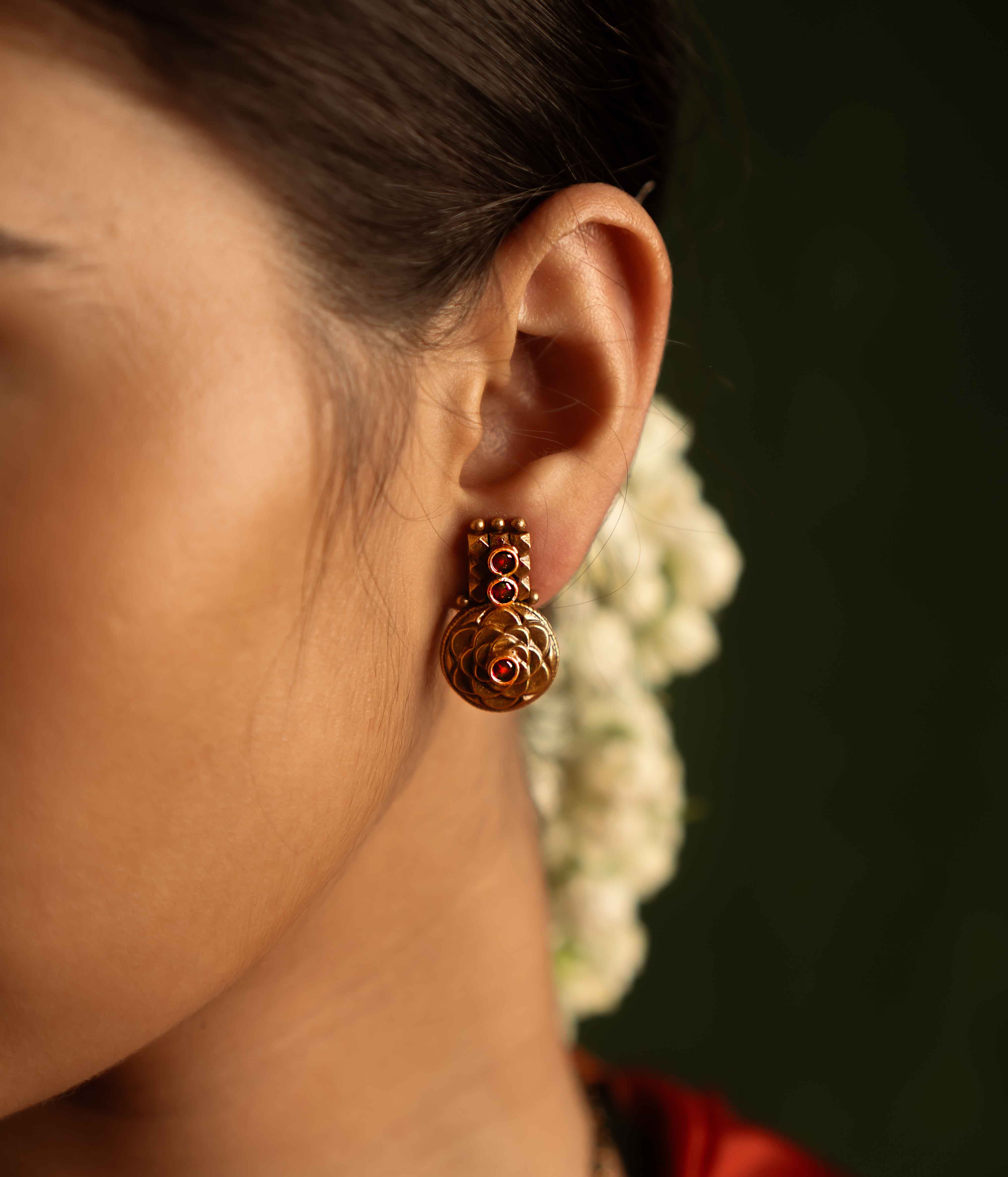 Echoes of tradition! Banphool earrings: Gold-plated silver adorned with cultural motifs, honoring India's artistry. A graceful touch of heritage for any style.