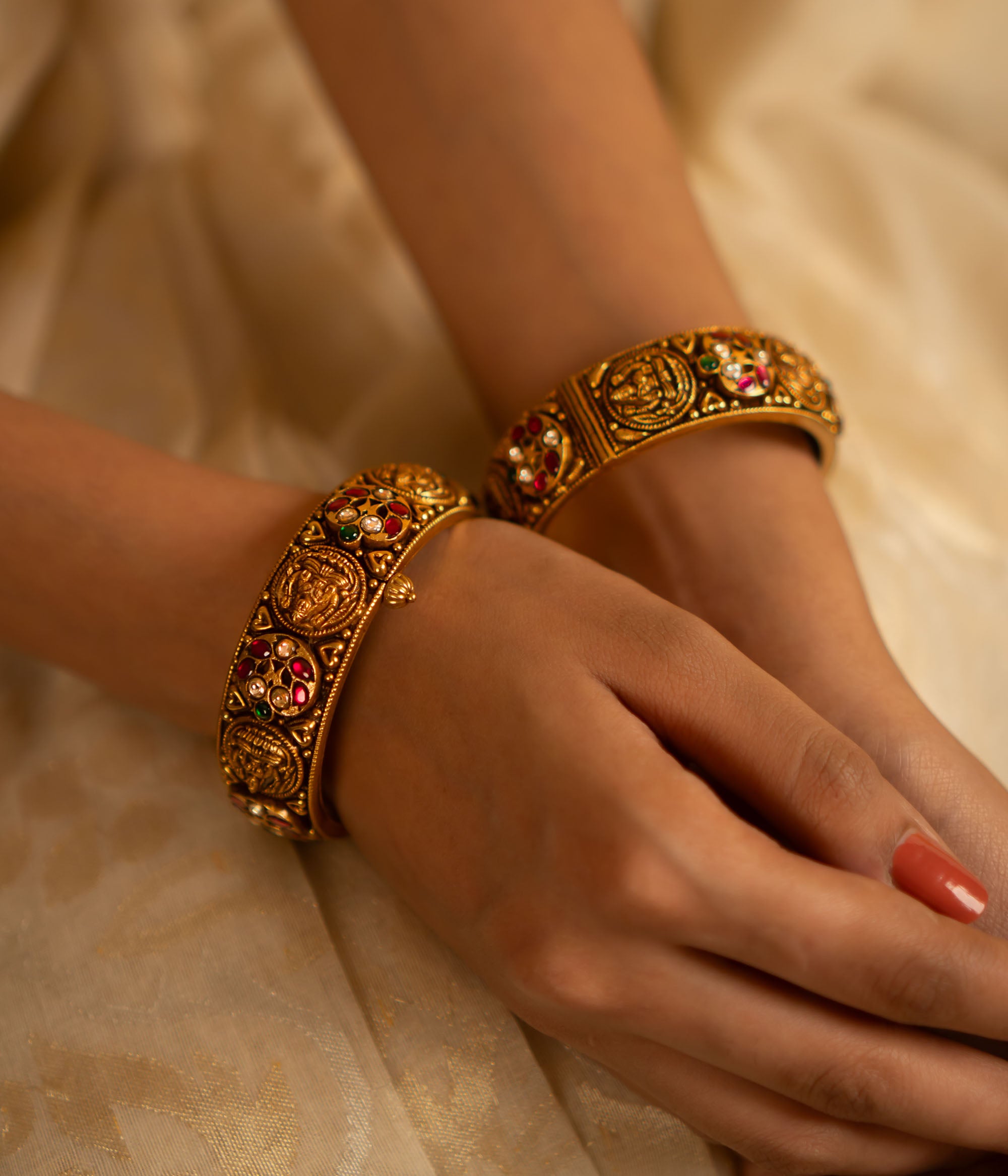 Single Screw Type Kundan Kada Bangle in Gold Plated Silver