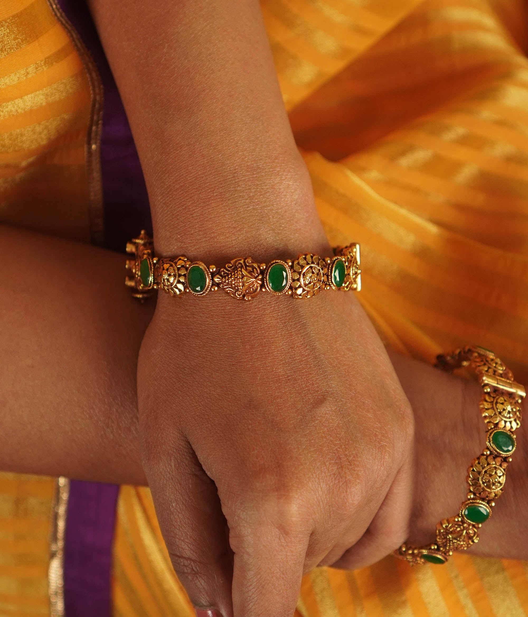 Silver bangle for festive and wedding wear,Ethnic screw type kada with gemstone