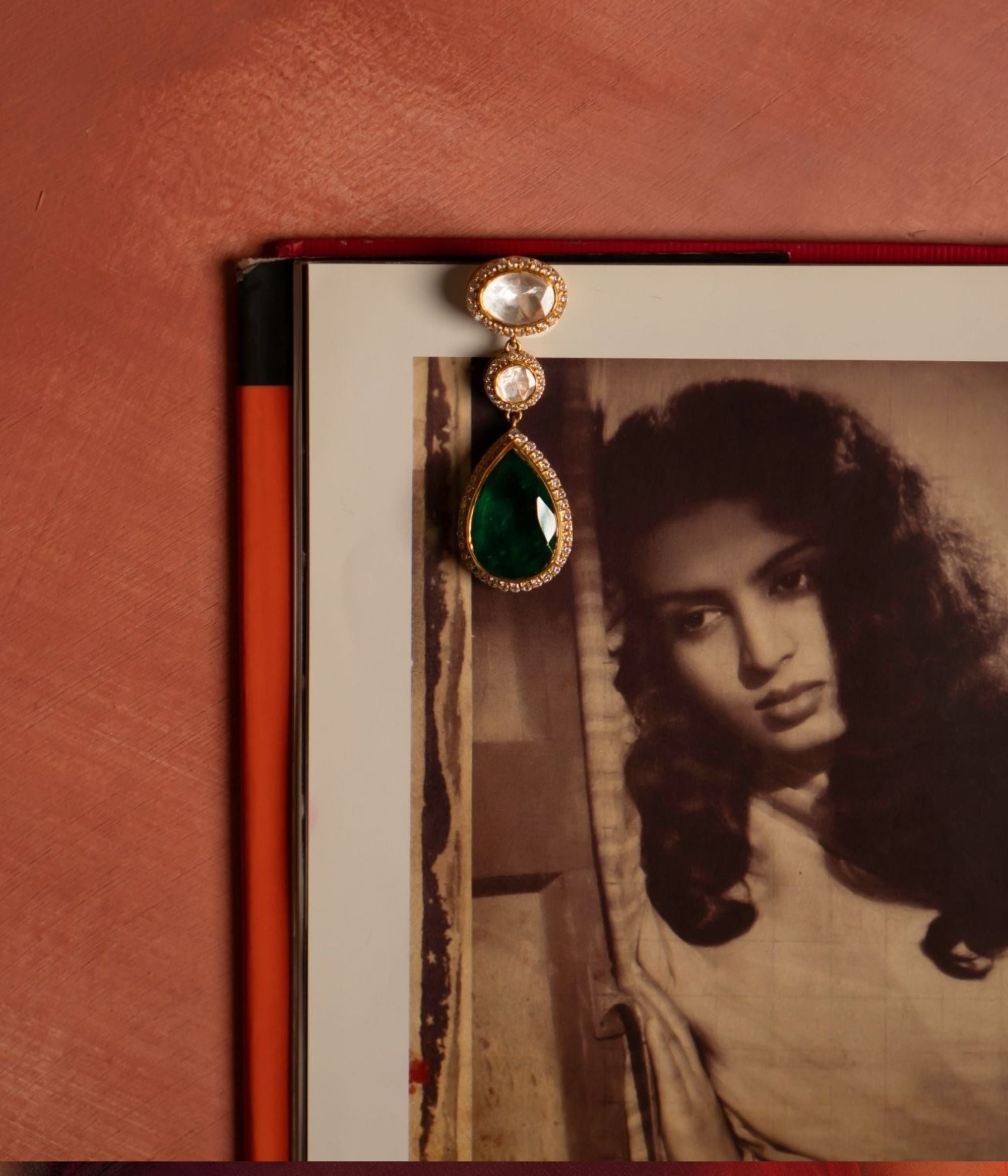 Kiara Pendant with Collet Chain