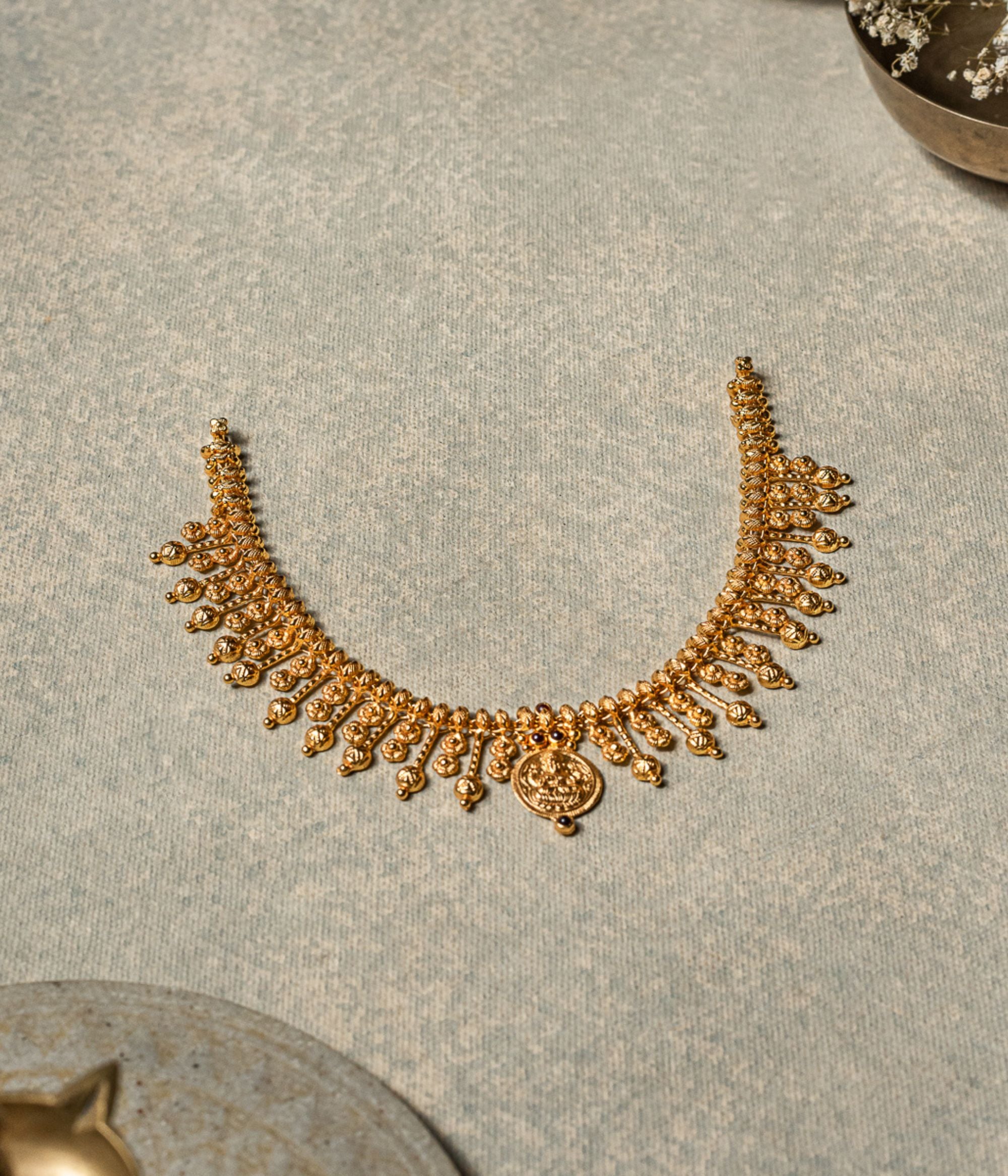 Donuu Malli Moggu Necklace