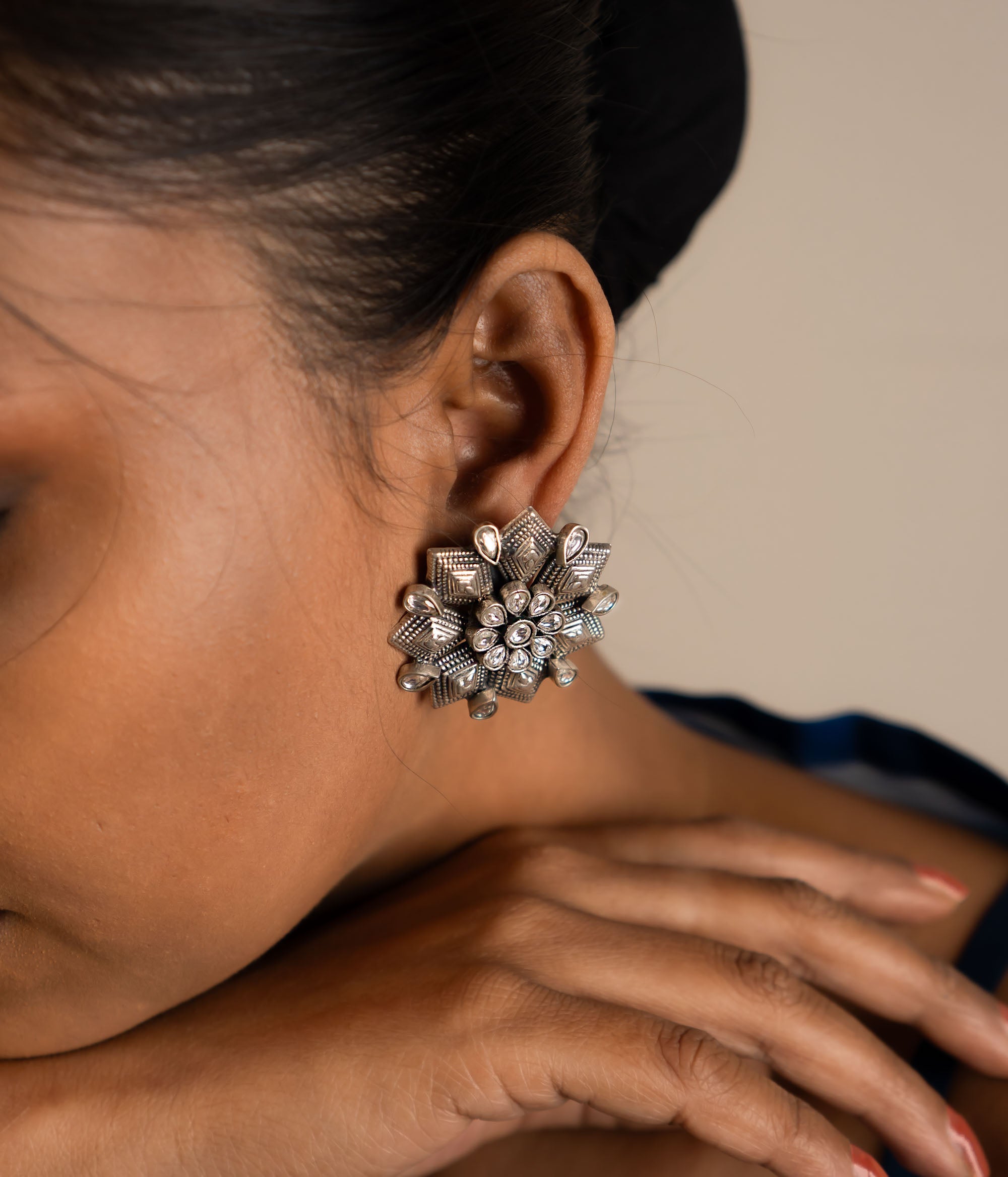 These earrings reinterpret the classic floral motif with a modern touch, featuring luminous white Kundan stones for a timeless yet minimal elegance.