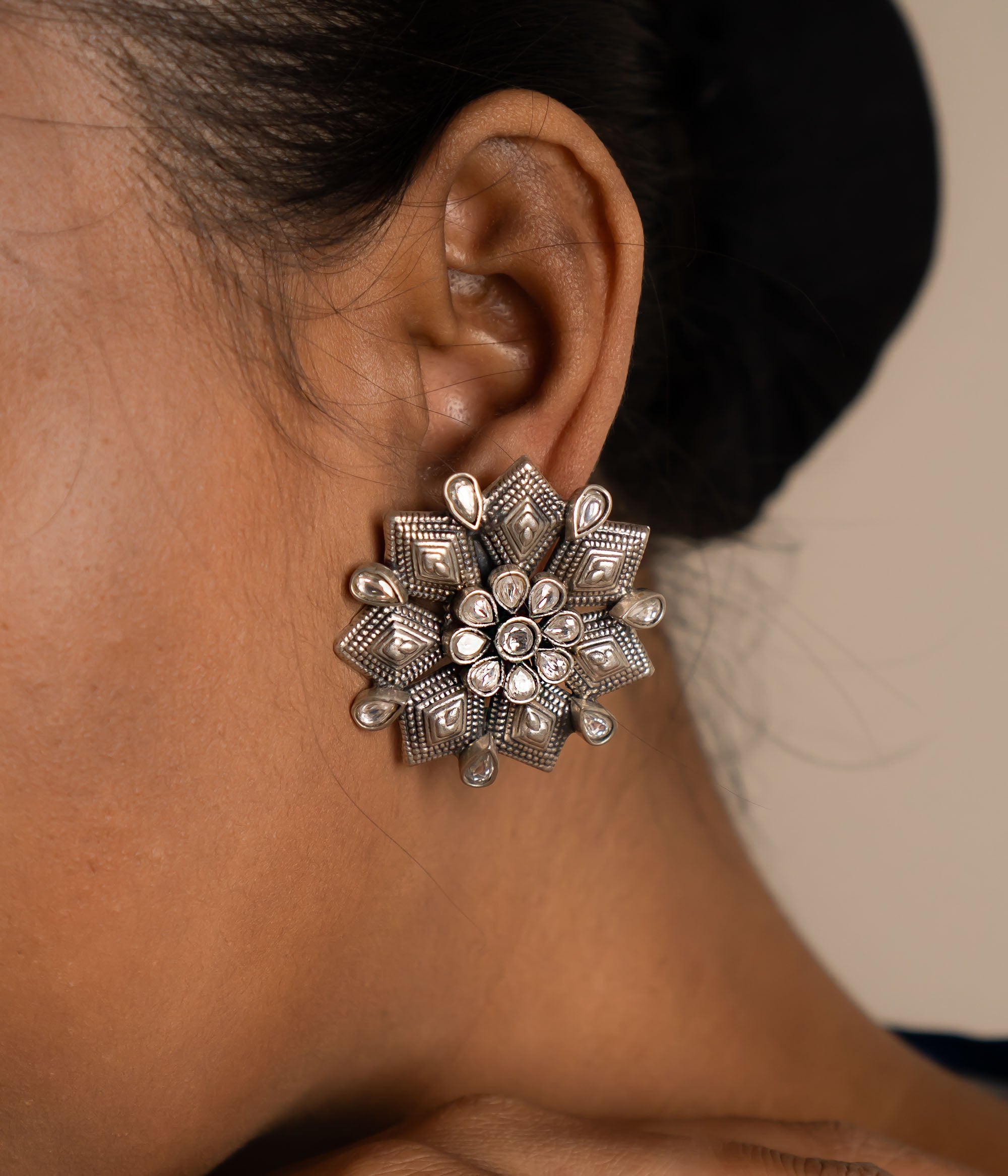 These earrings reinterpret the classic floral motif with a modern touch, featuring luminous white Kundan stones for a timeless yet minimal elegance.