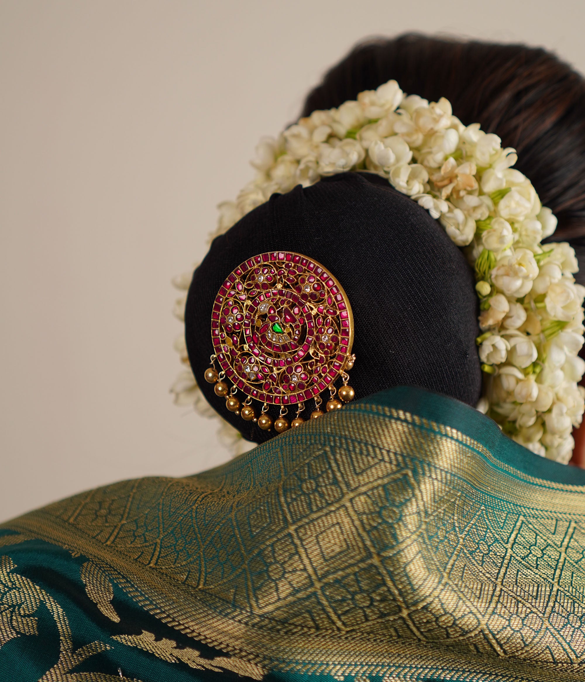 This exquisite hairpin, adorned with red, white, and green kundan stones along with delicate pearls, beautifully reflects Indian heritage. Its handcrafted halo design adds a distinctive touch, celebrating tradition with timeless elegance.