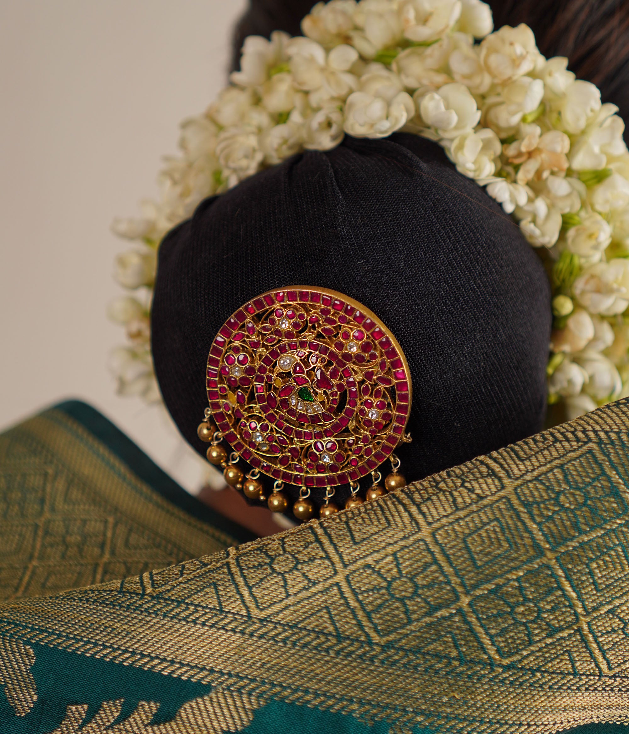 This exquisite hairpin, adorned with red, white, and green kundan stones along with delicate pearls, beautifully reflects Indian heritage. Its handcrafted halo design adds a distinctive touch, celebrating tradition with timeless elegance.