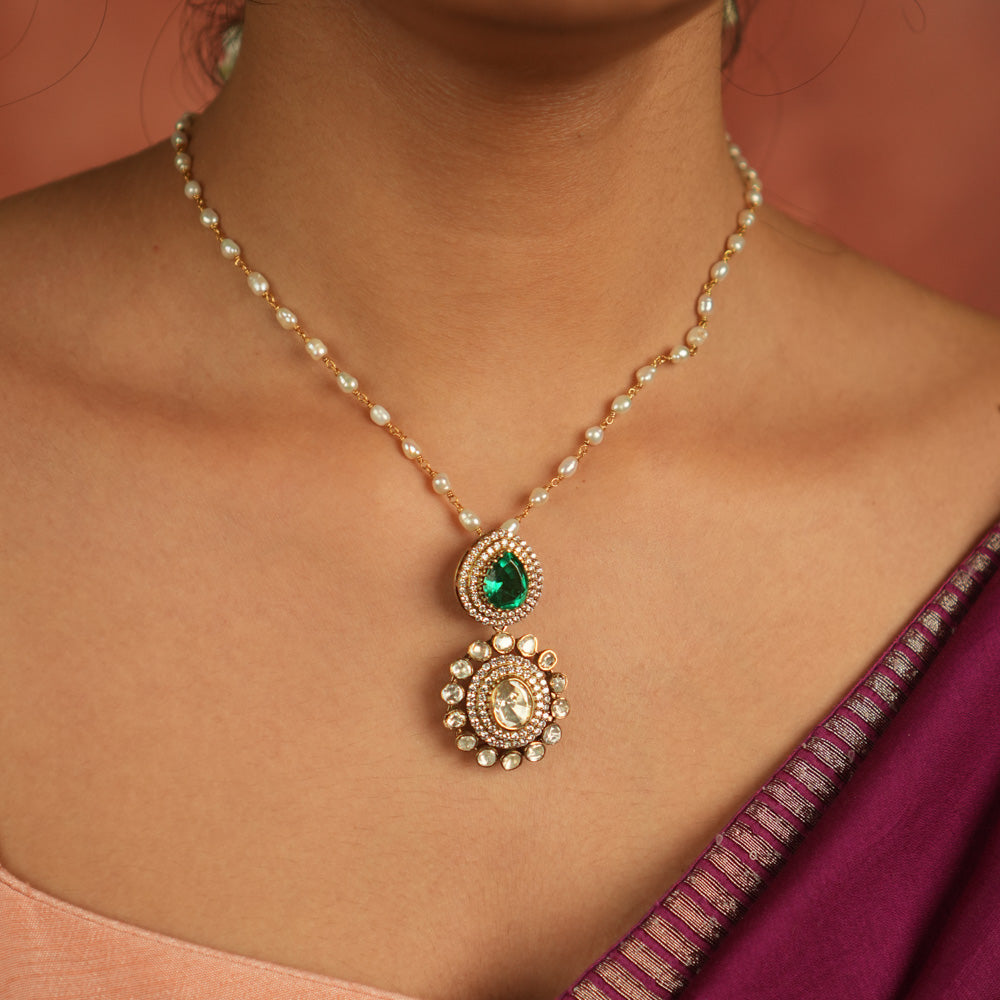 A verdant symphony reborn! Emerald and Moissanite pendant: Lush beauty meets cosmic brilliance. Eternal elegance for the modern woman.