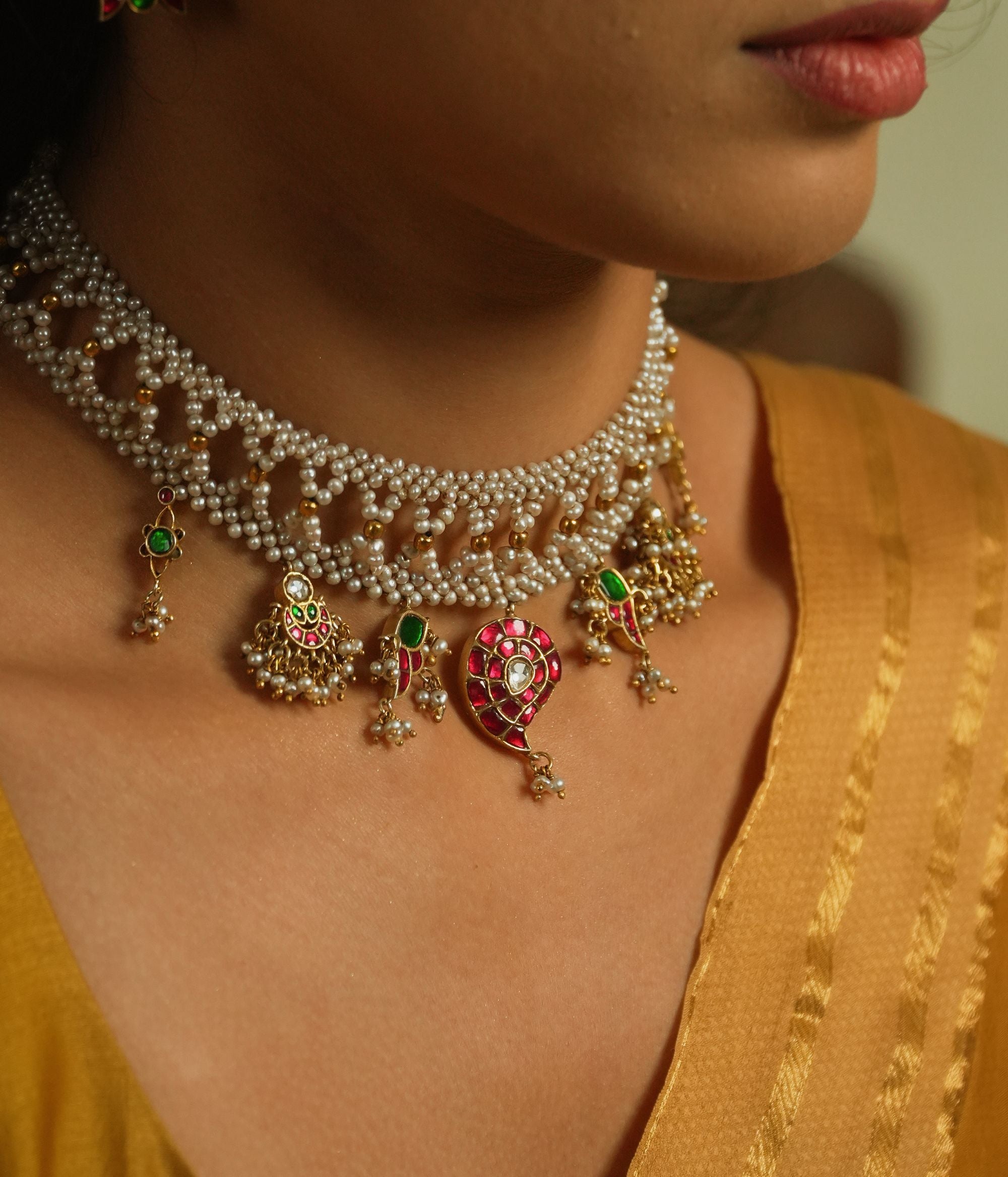 bridal kundan choker with red green white kundan stones