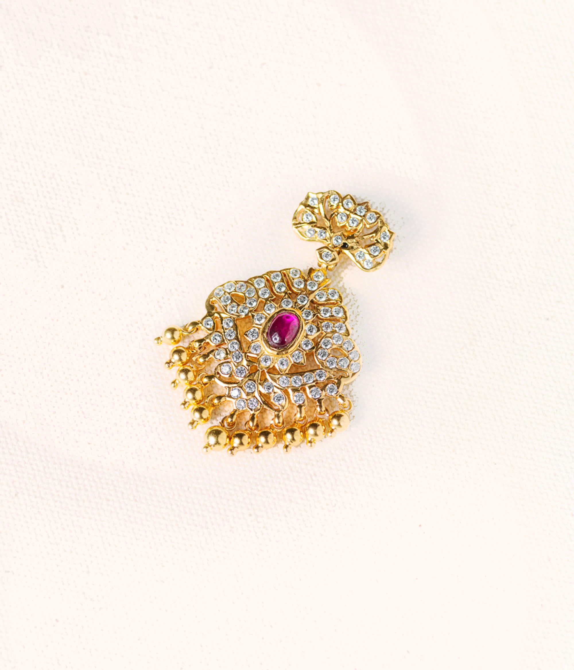 Elegant Inna Pendant with Single Hook Backside Design