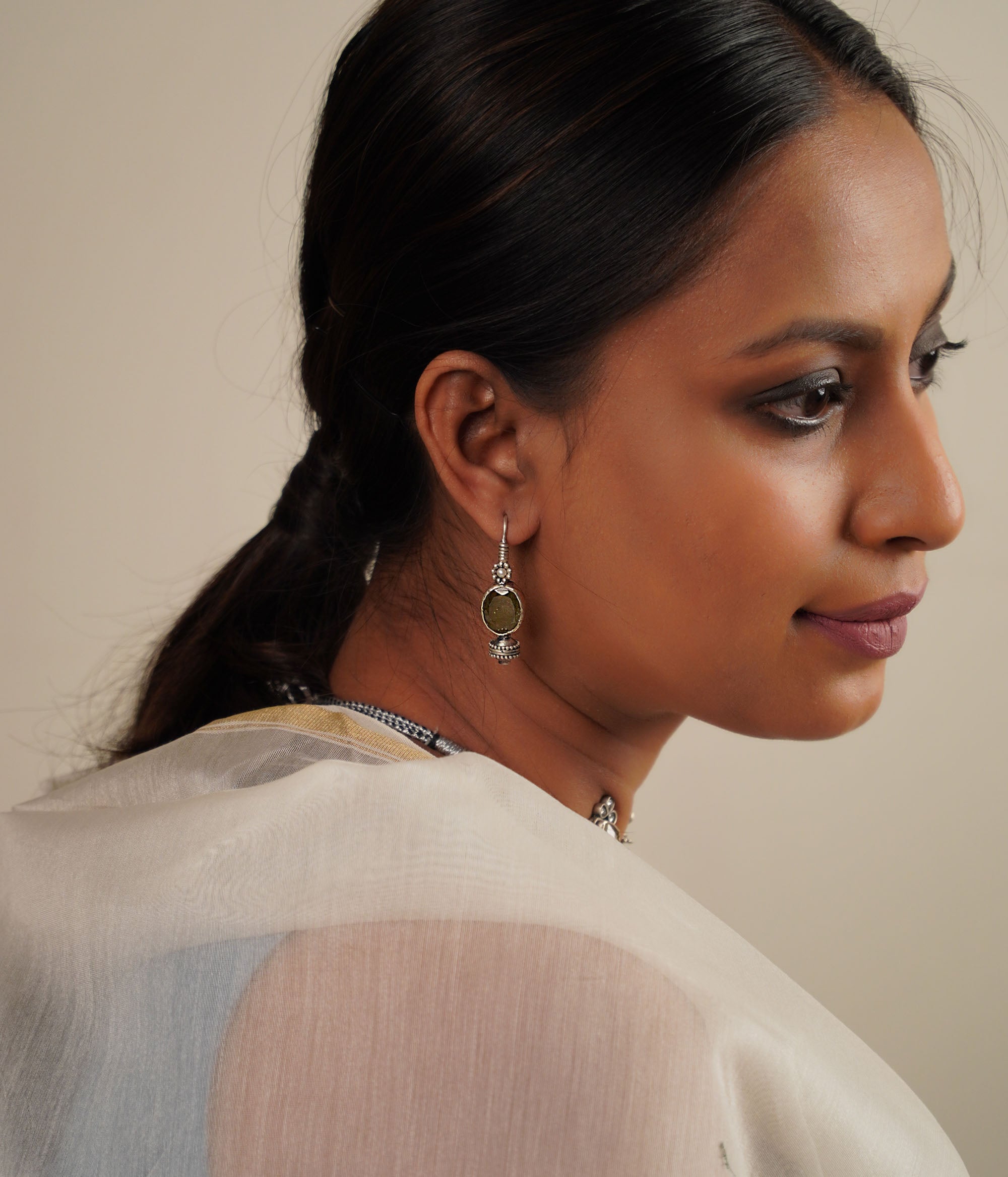 The Jalpa earrings, elegantly handcrafted in oxidized silver, showcase a central gemstone that embodies the perfect harmony of heritage craftsmanship and contemporary sophistication.