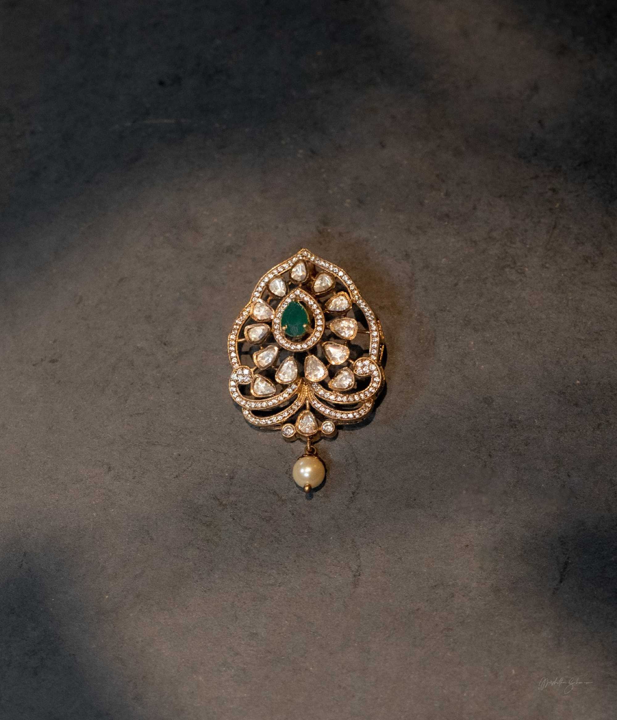 Handmade Victorian style pendant with Polki stones and pearls
