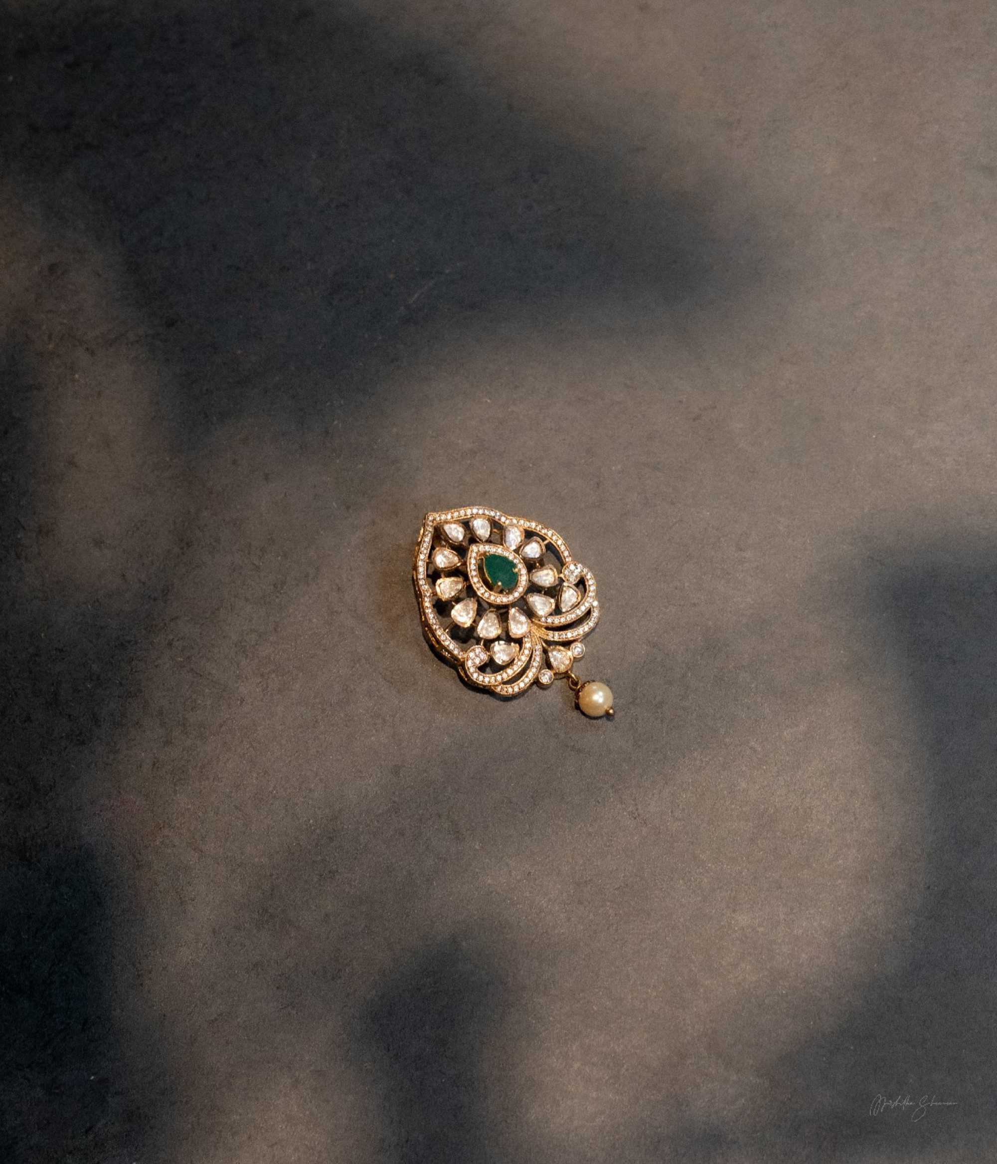 Elegant silver pendant with CZ and Polki detailing – DivasMantra