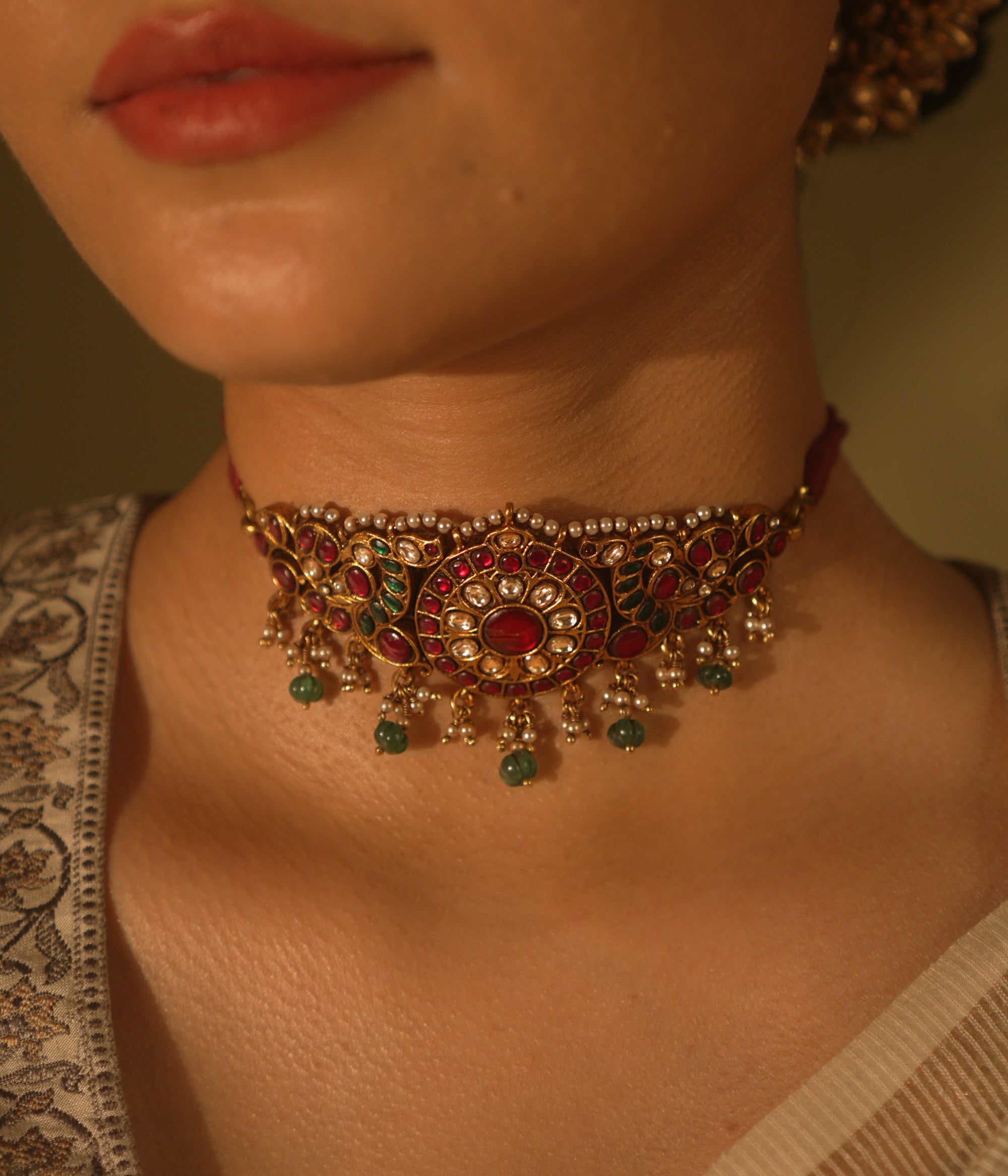 Minimalist choker with pink and green Kundan and pearls—elegant and serene, perfect for soft statements.