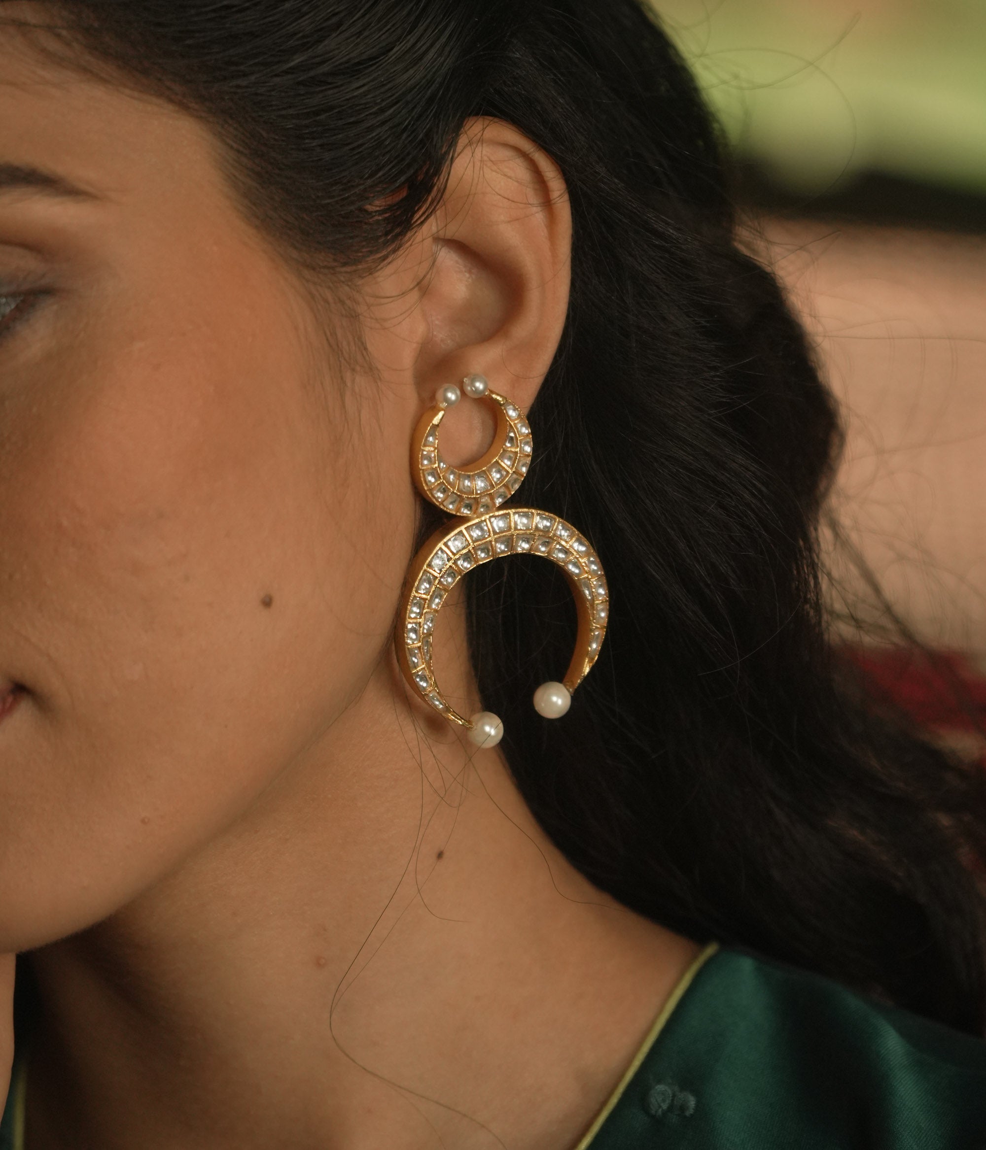 Dina (White ) - fantasy jewelry with elegance and charm, perfect for royal and magical moments.