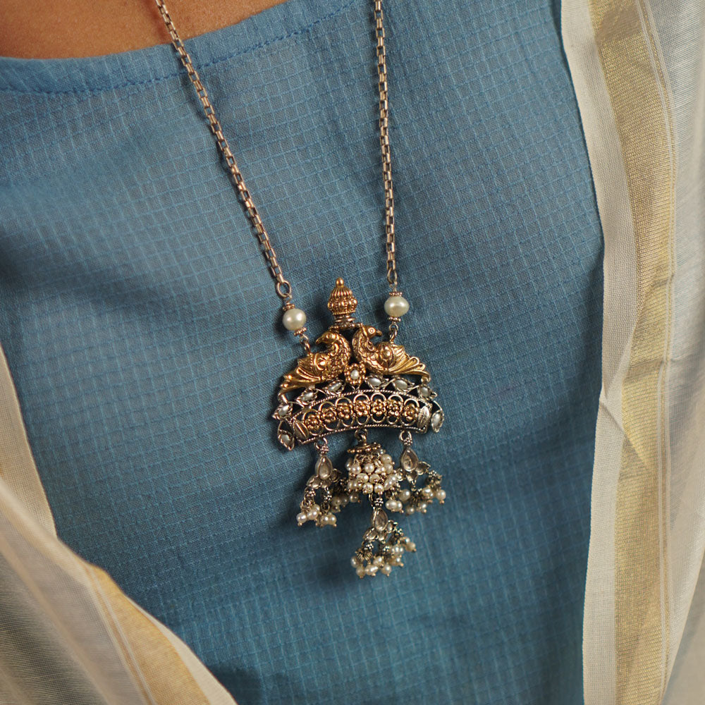 Kaasni Necklace in 92.5 silver with white Kundan stones and pearls