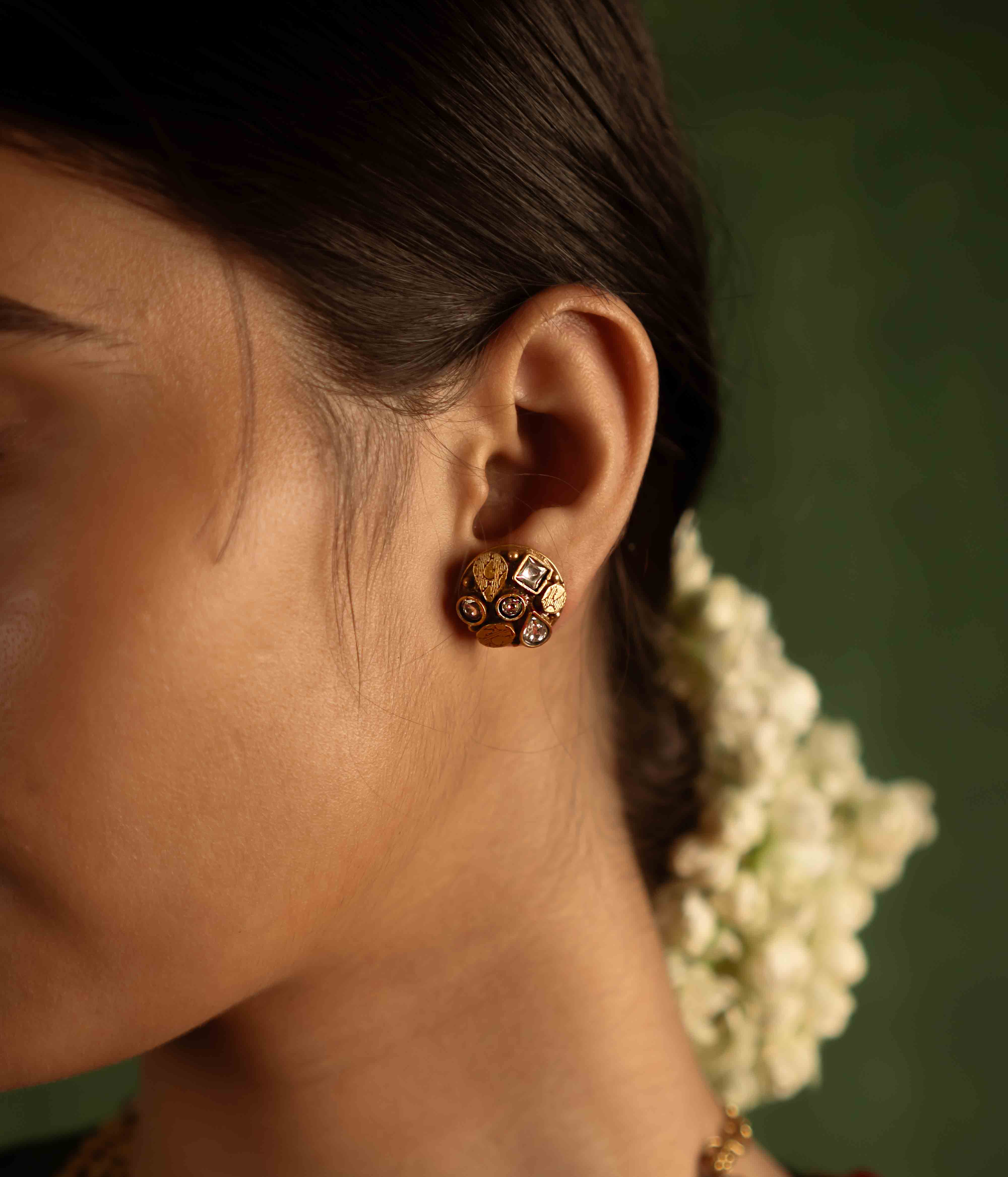 The Kaeya Earrings (gold-plated silver) radiate timeless elegance, with sparkling Polki stones that carry the whispers of heritage into the present.