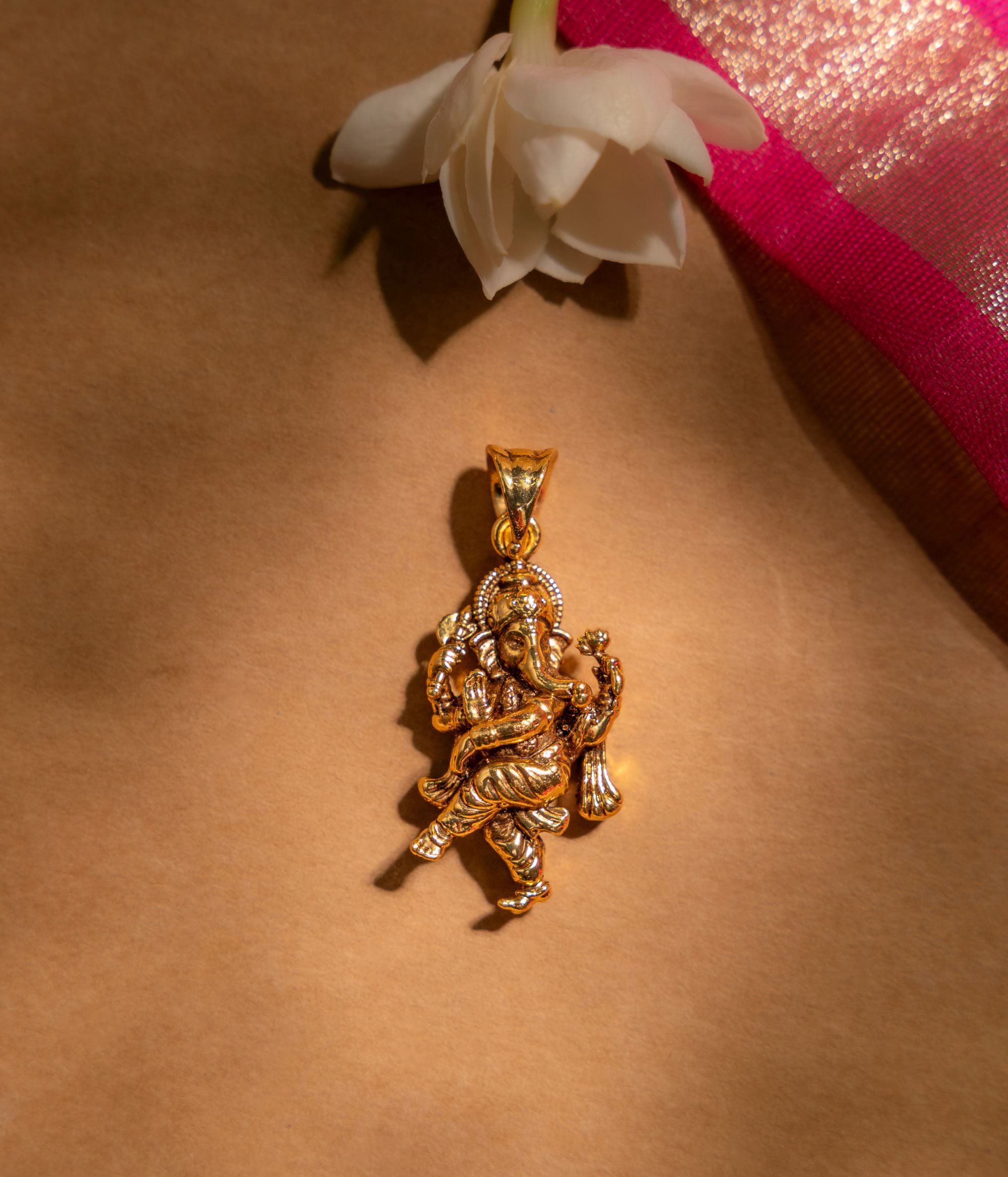 Luxury-silver-jewellery-pendant-Chennai.jpg