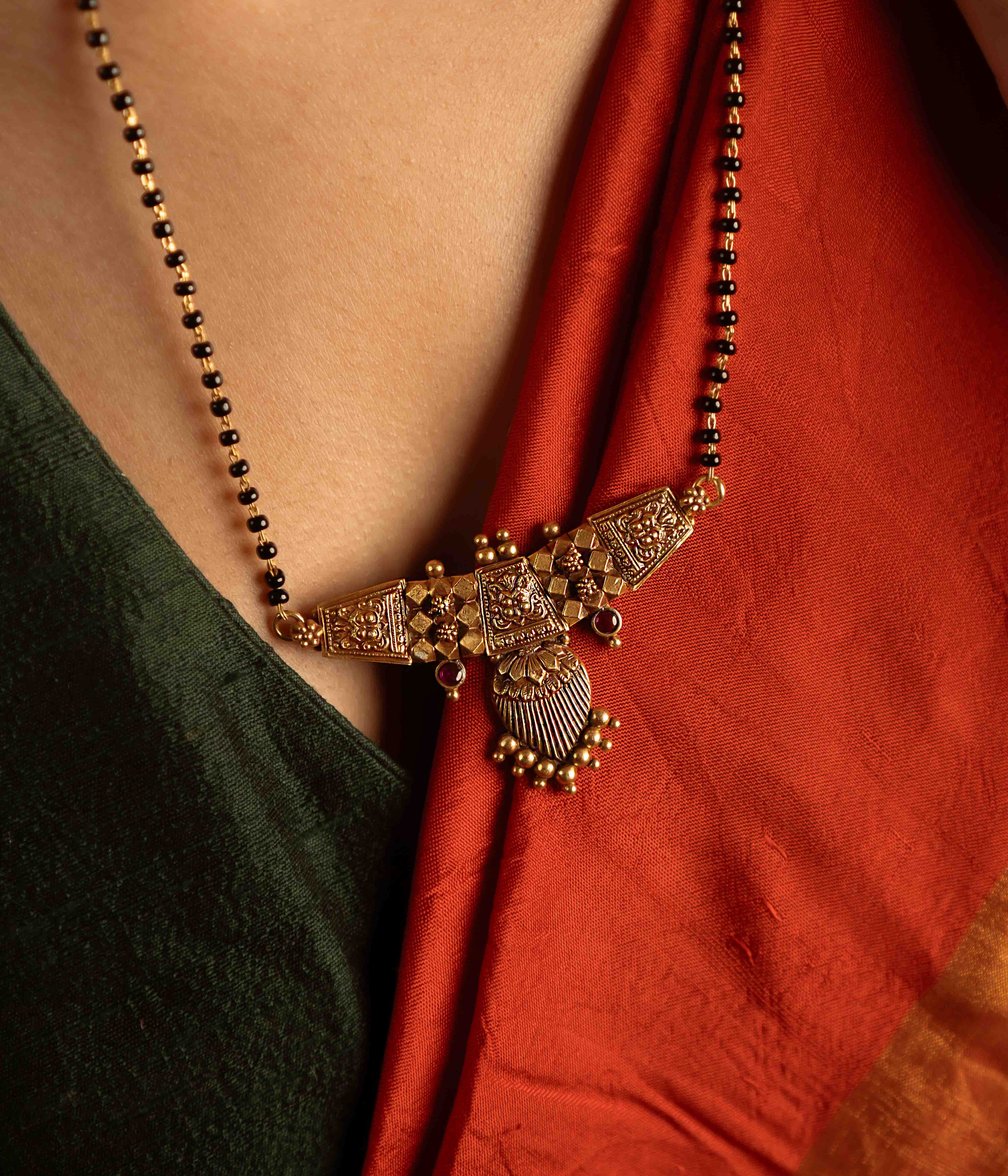 Eternal love reimagined. The Kund-Pushpa mangalsutra, adorned with temple motifs, embodies tradition and heritage—a cherished heirloom symbolizing devotion and commitment.