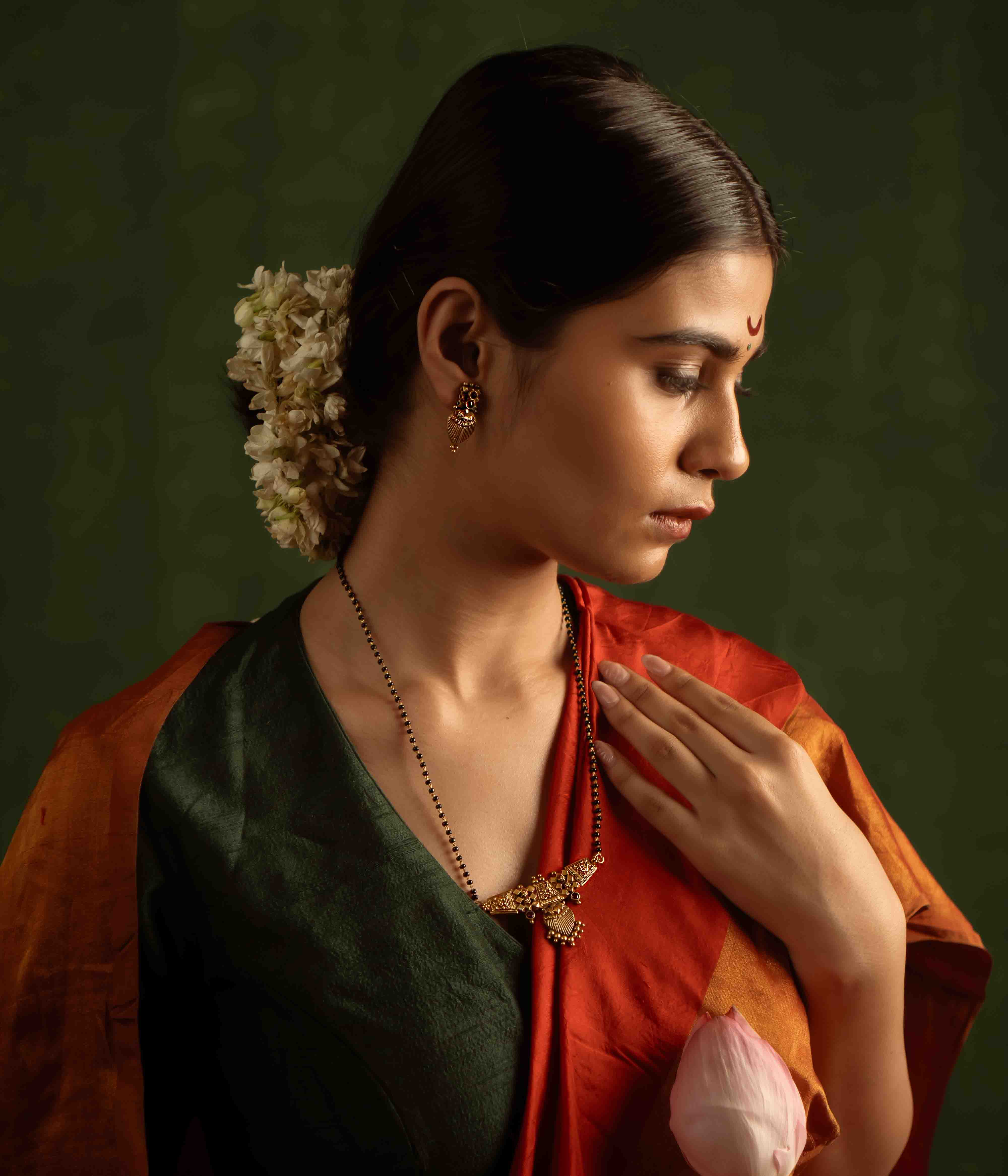 Eternal love reimagined. The Kund-Pushpa mangalsutra, adorned with temple motifs, embodies tradition and heritage—a cherished heirloom symbolizing devotion and commitment.