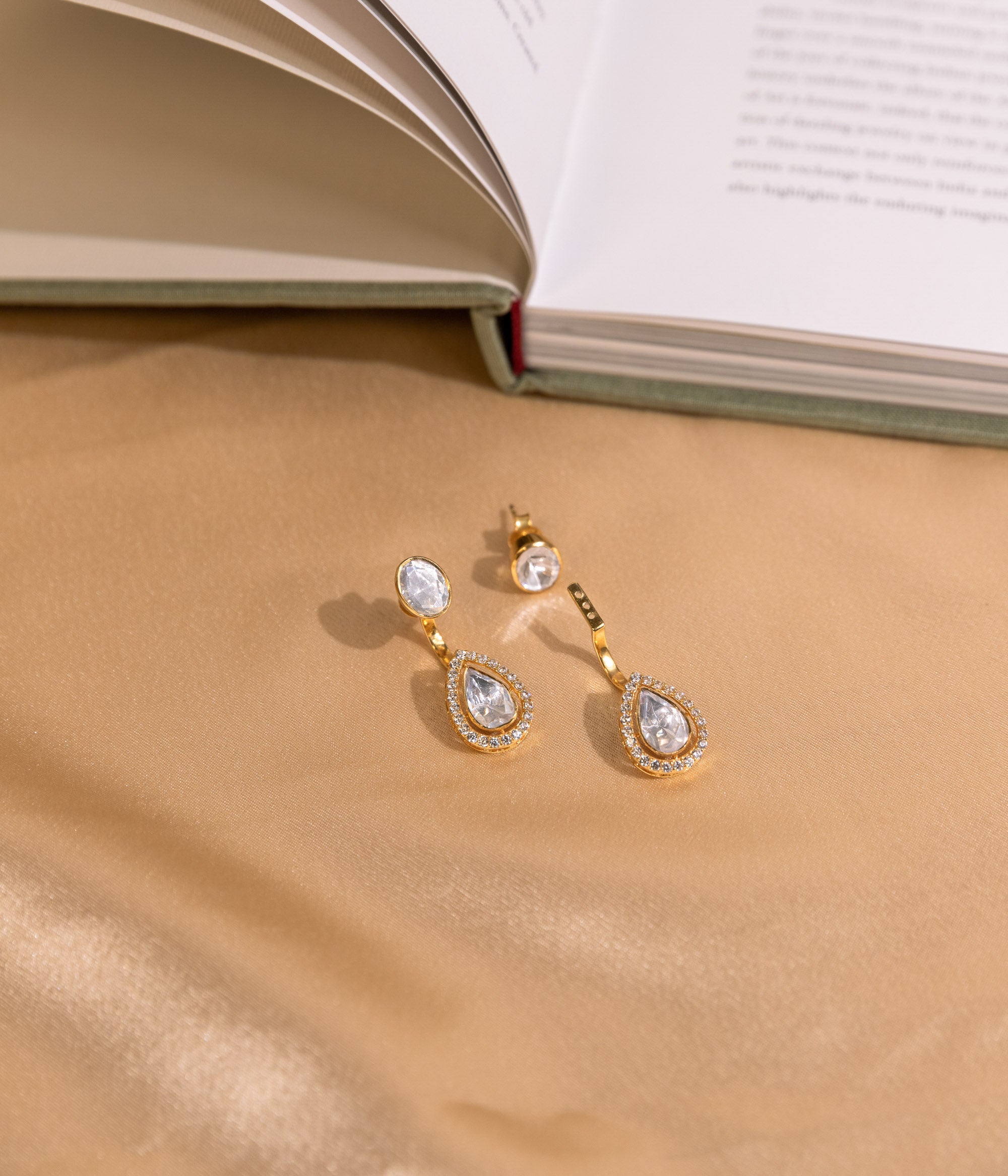 Elegant gold plated silver earrings with push fastening