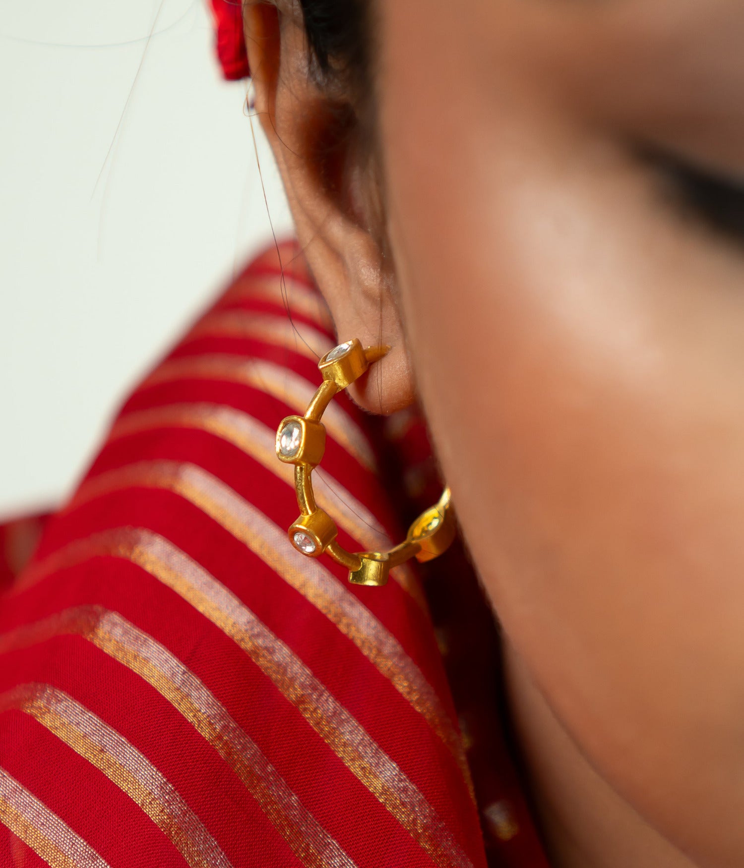 White kundan stone earrings in silver with gold plating