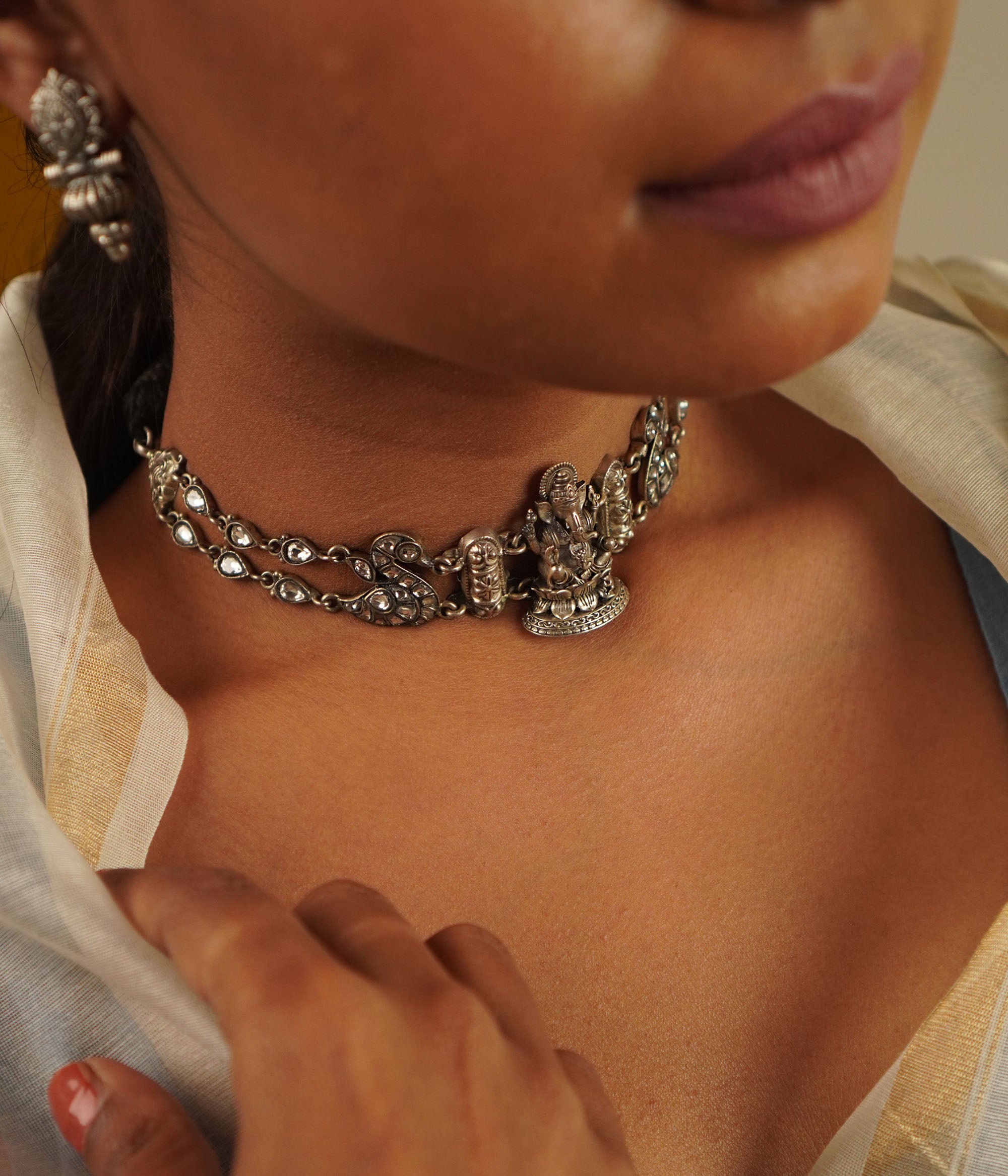 Traditional oxidised silver choker with minimal Kundan design