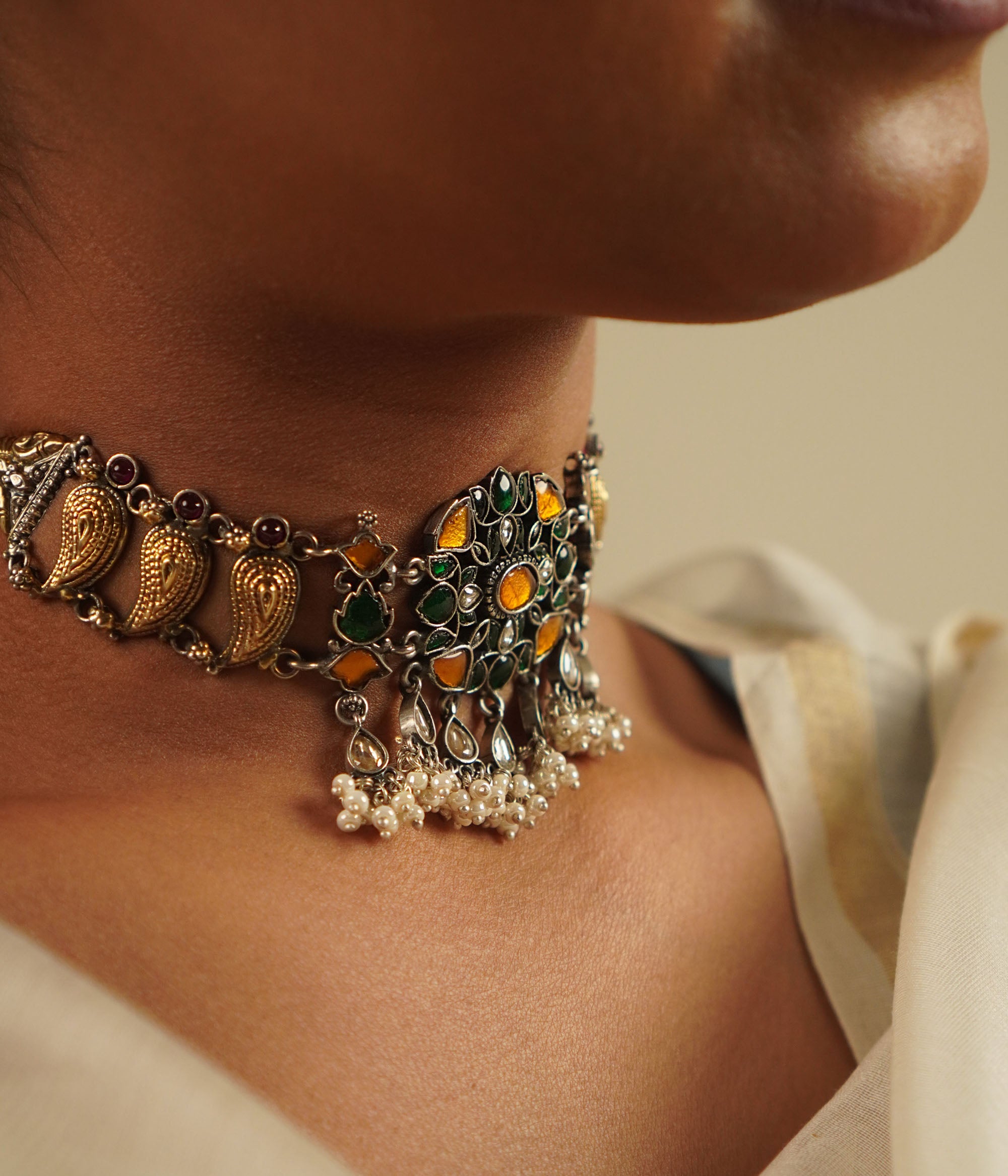 Traditional Kundan and Pearl Choker in Silver Finish
