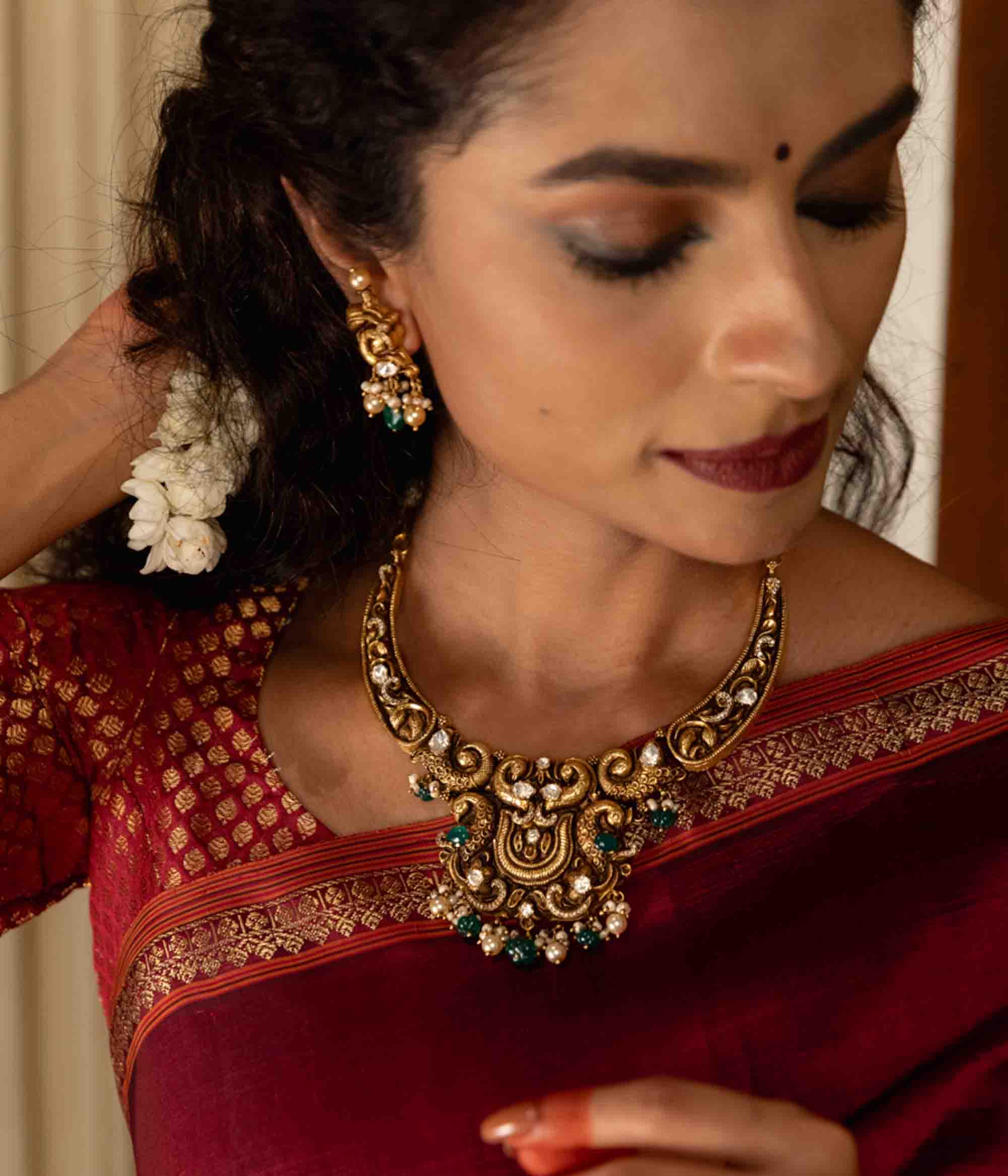 Polki and pearl hasli-style short necklace by DivasMantra