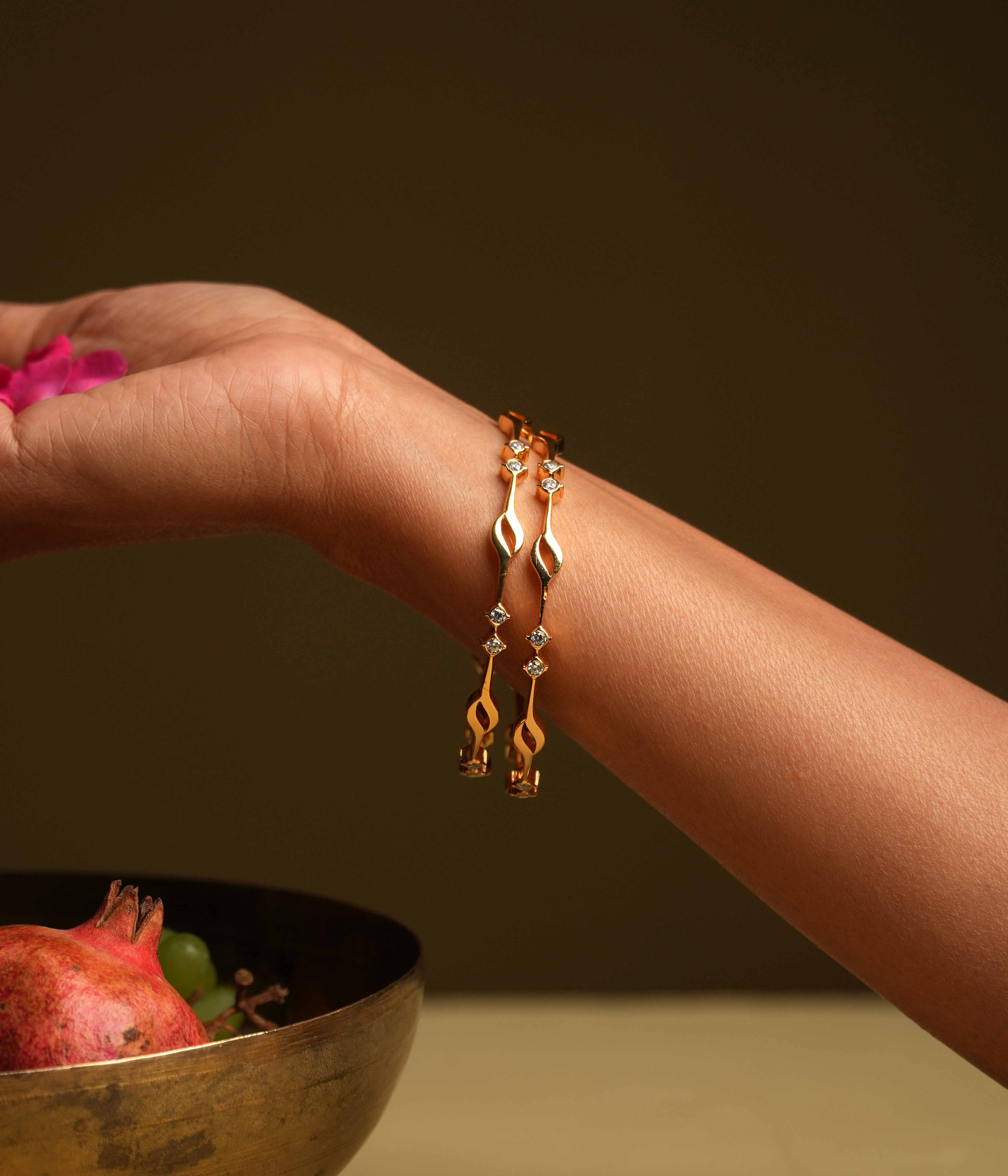 A minimalist 92.5 sterling silver bangle with an insert closure, featuring two square-cut Swarovski stones arranged at intervals, evoking the classic sophistication of traditional diamond settings.