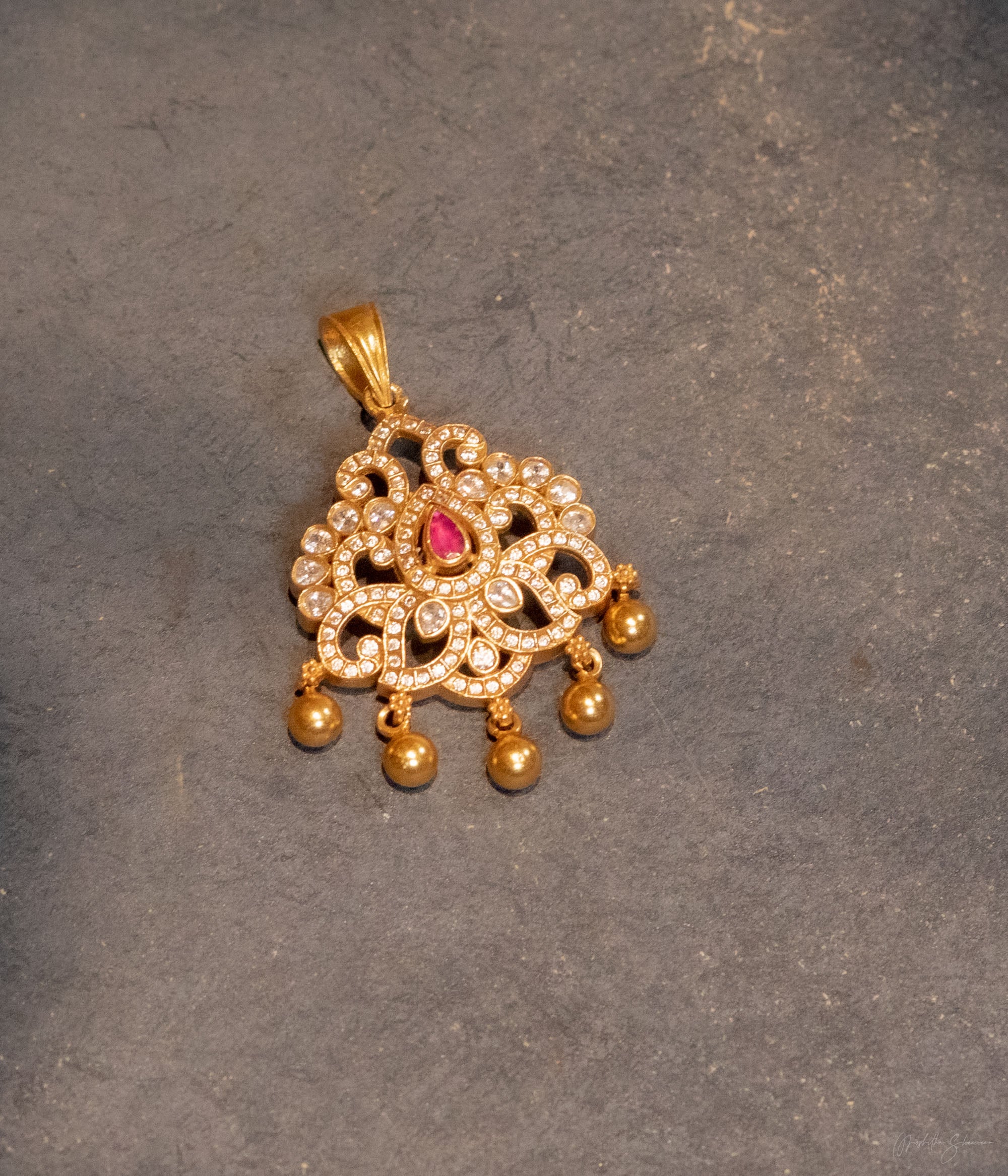 Narani Pendant