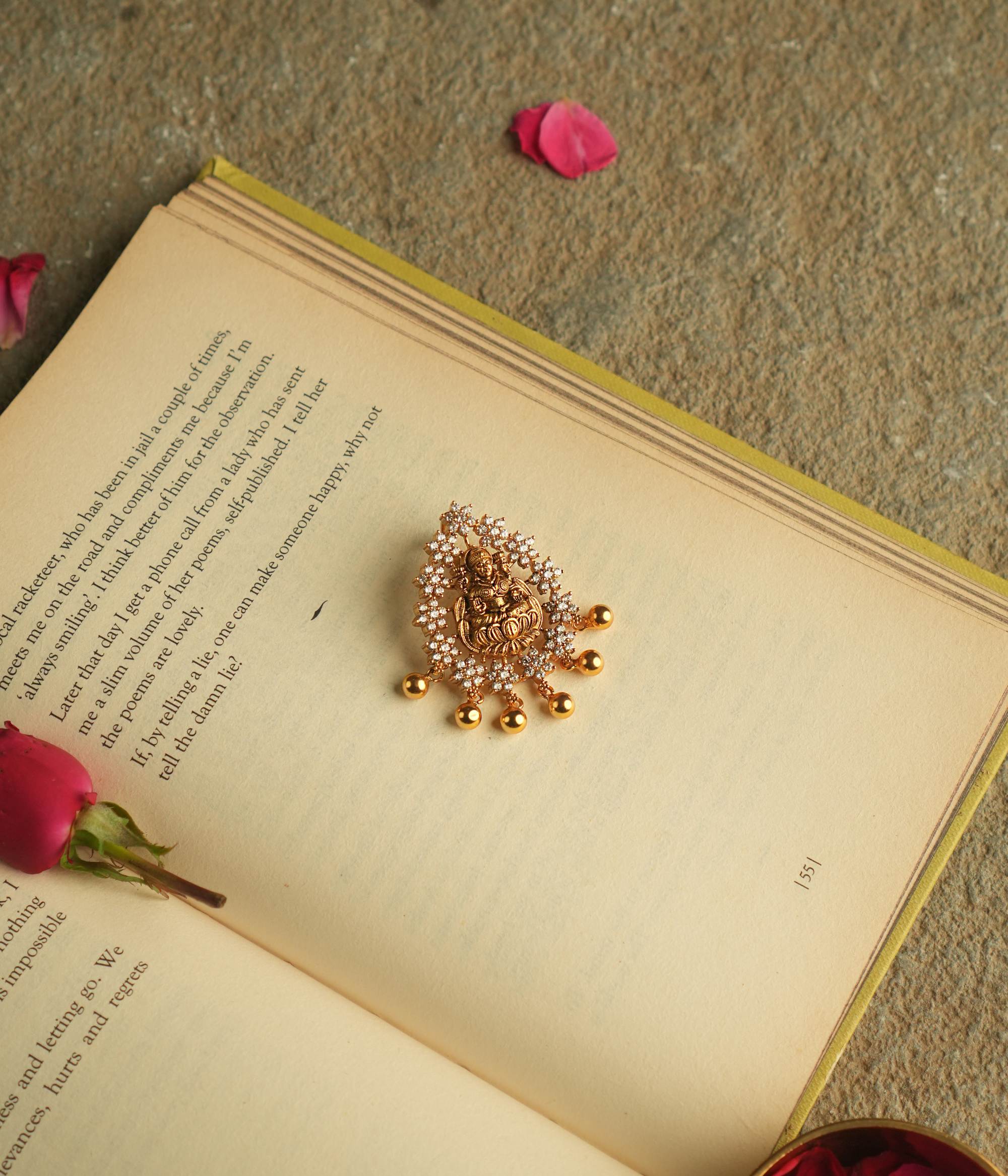 The Nehark Pendant radiates an aura of ancient wisdom, adorned with a goddess motif and golden beads. A luminous treasure, it whispers tales of forgotten realms, its mystical glow captivating the soul.