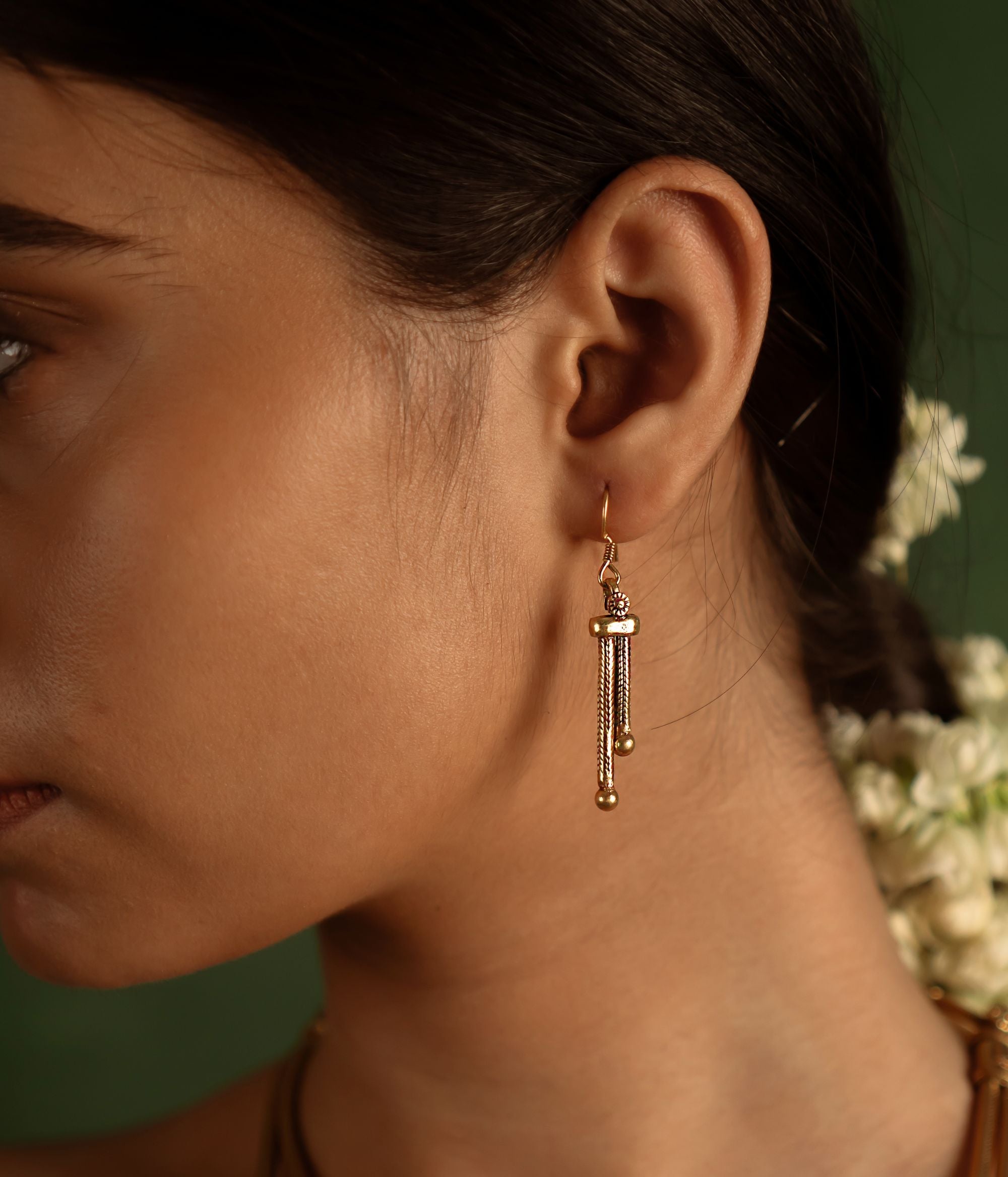 The Nimai Earrings effortlessly blend simplicity with sophistication. Each dangling element tells a story of timeless elegance, capturing the essence of understated beauty.