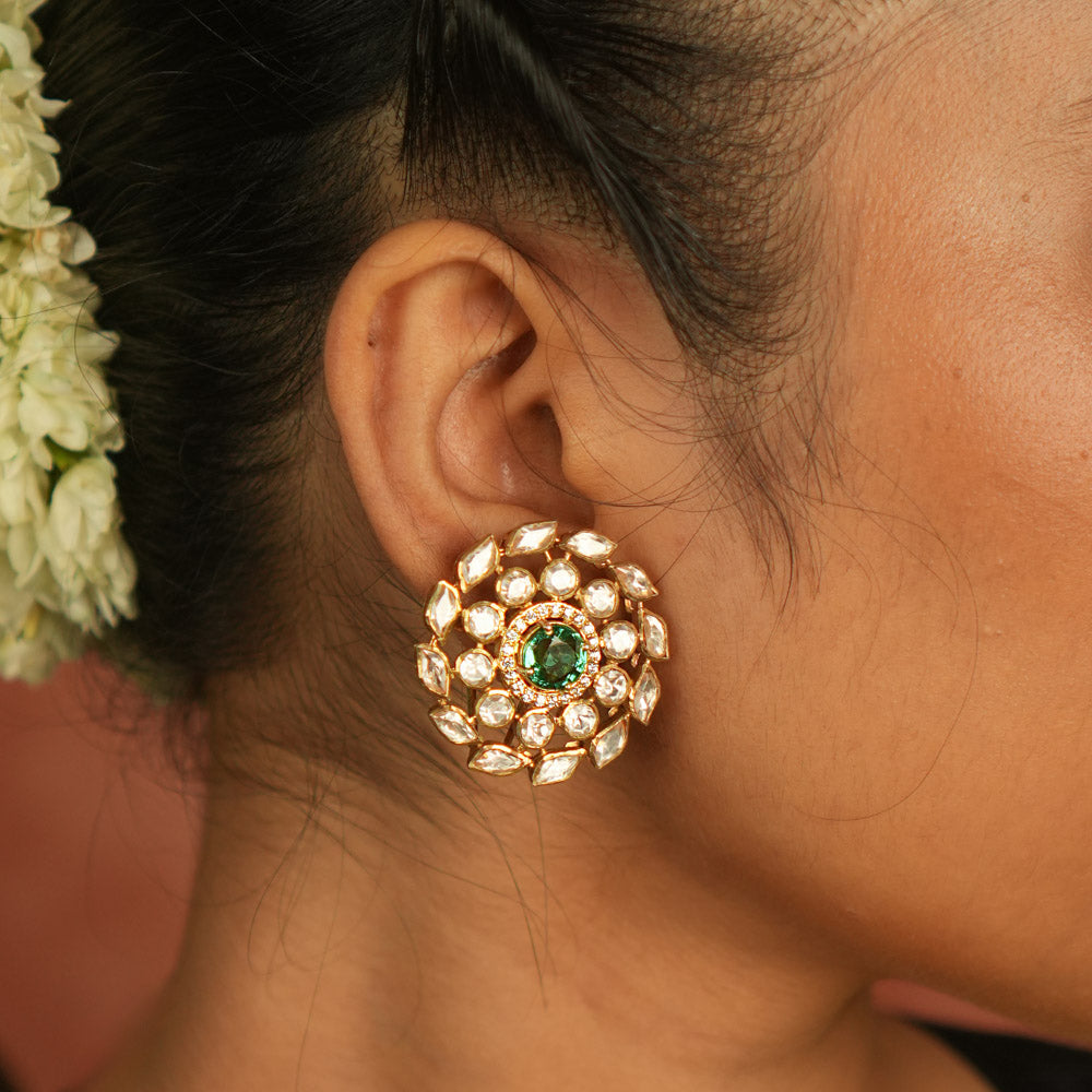 Emerald whispers reborn! Green spinel shines at the heart of polki and CZ stones, a radiant blend of timeless charm and modern elegance.