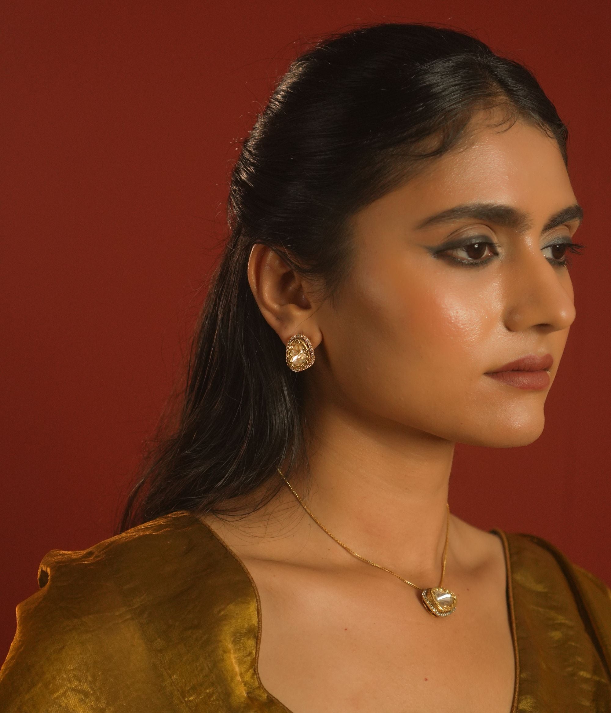 Traditional yet modern Isla Polki silver earrings